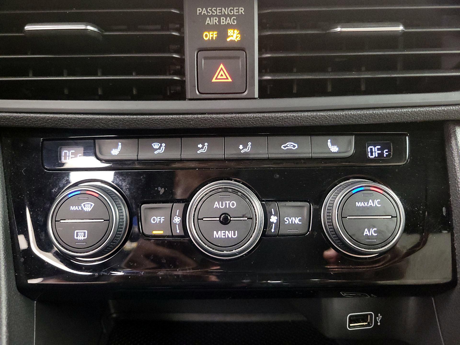 Thumbnail: 2019 Volkswagen Jetta - 16