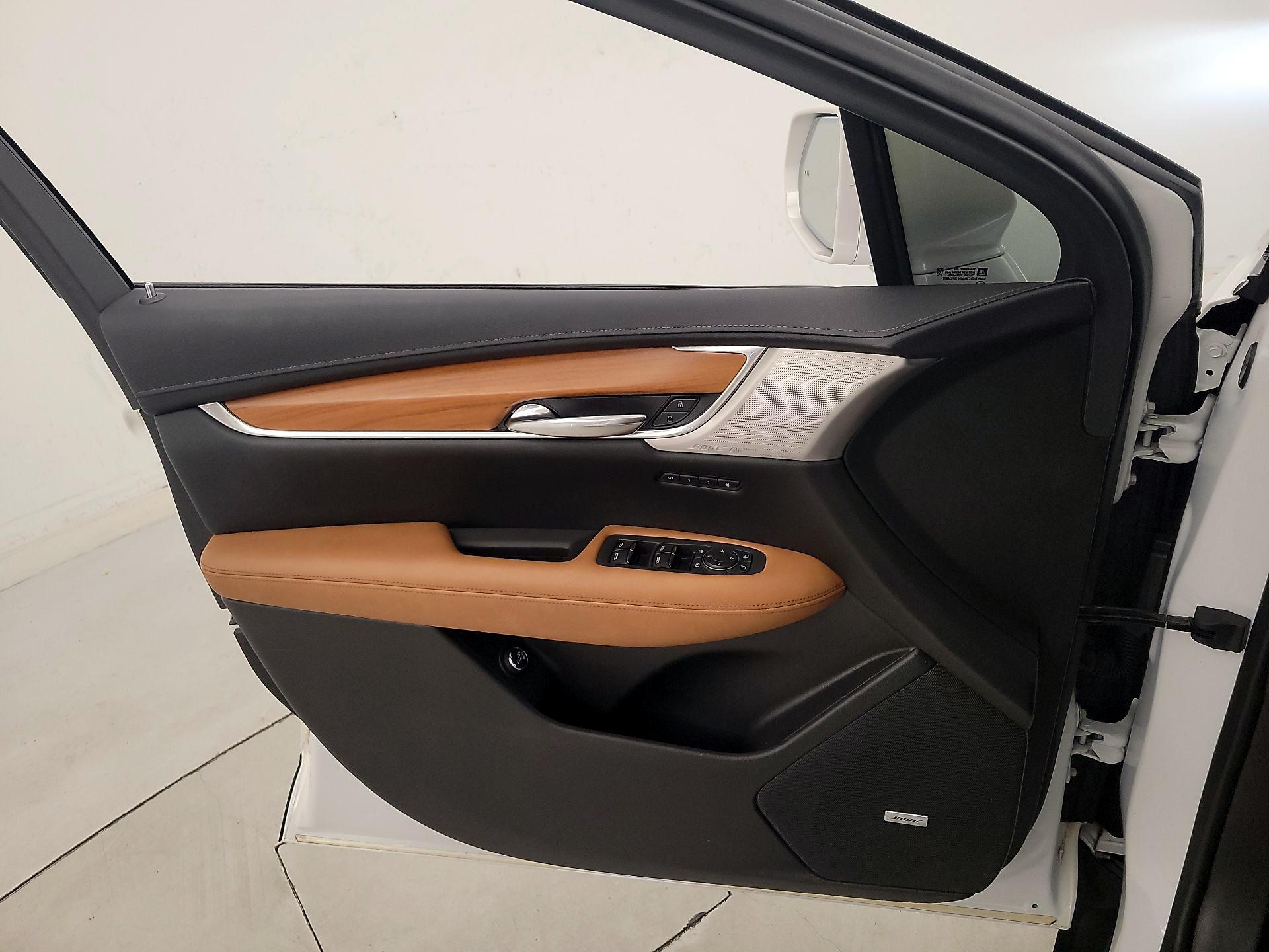 Thumbnail: 2020 Cadillac XT5 - 12