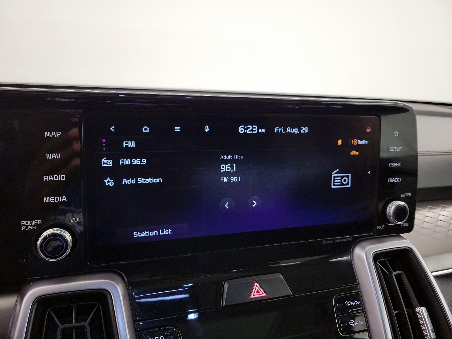 Thumbnail: 2023 Kia Sorento - 16
