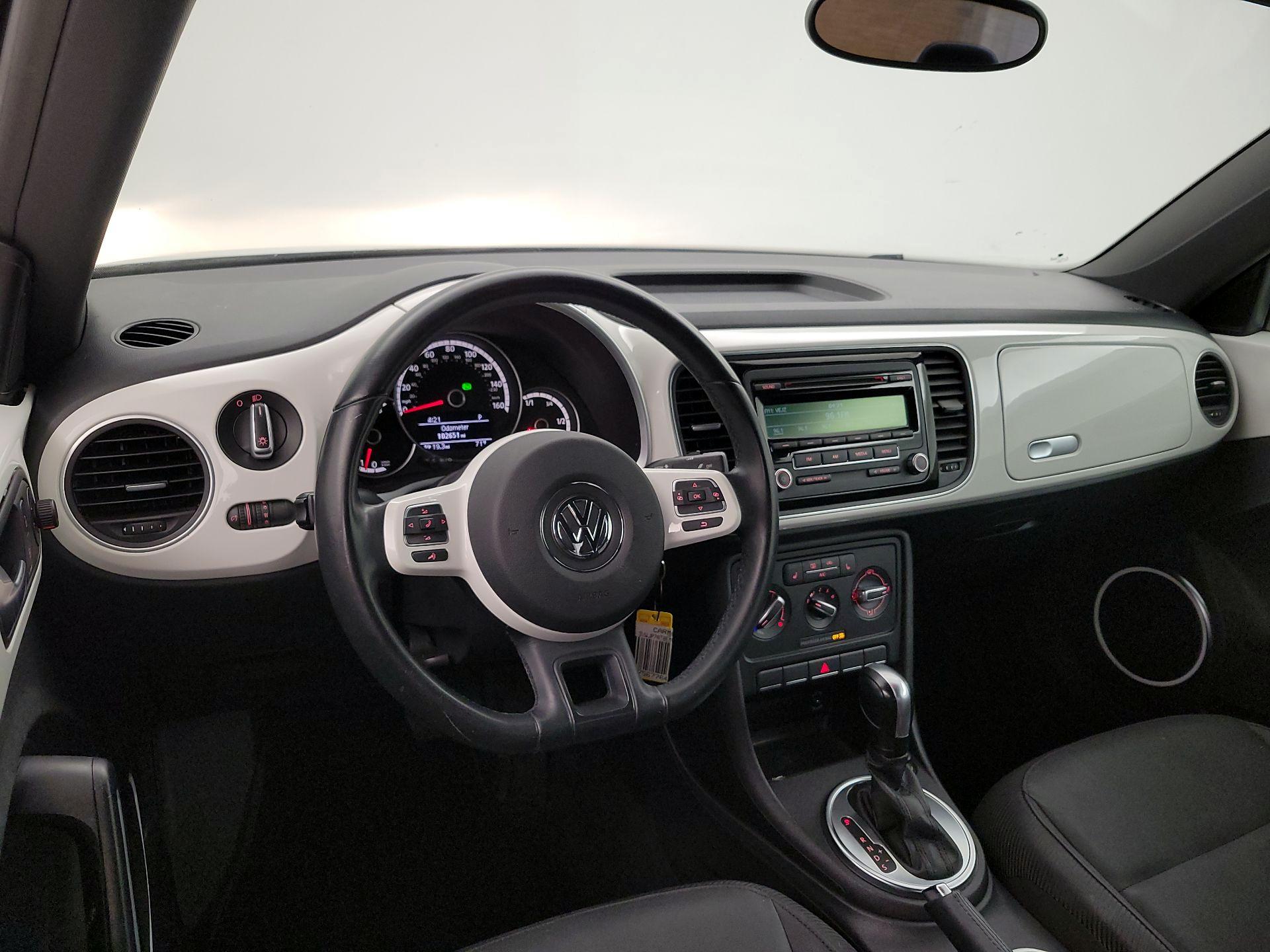 Thumbnail: 2014 Volkswagen Beetle - 9