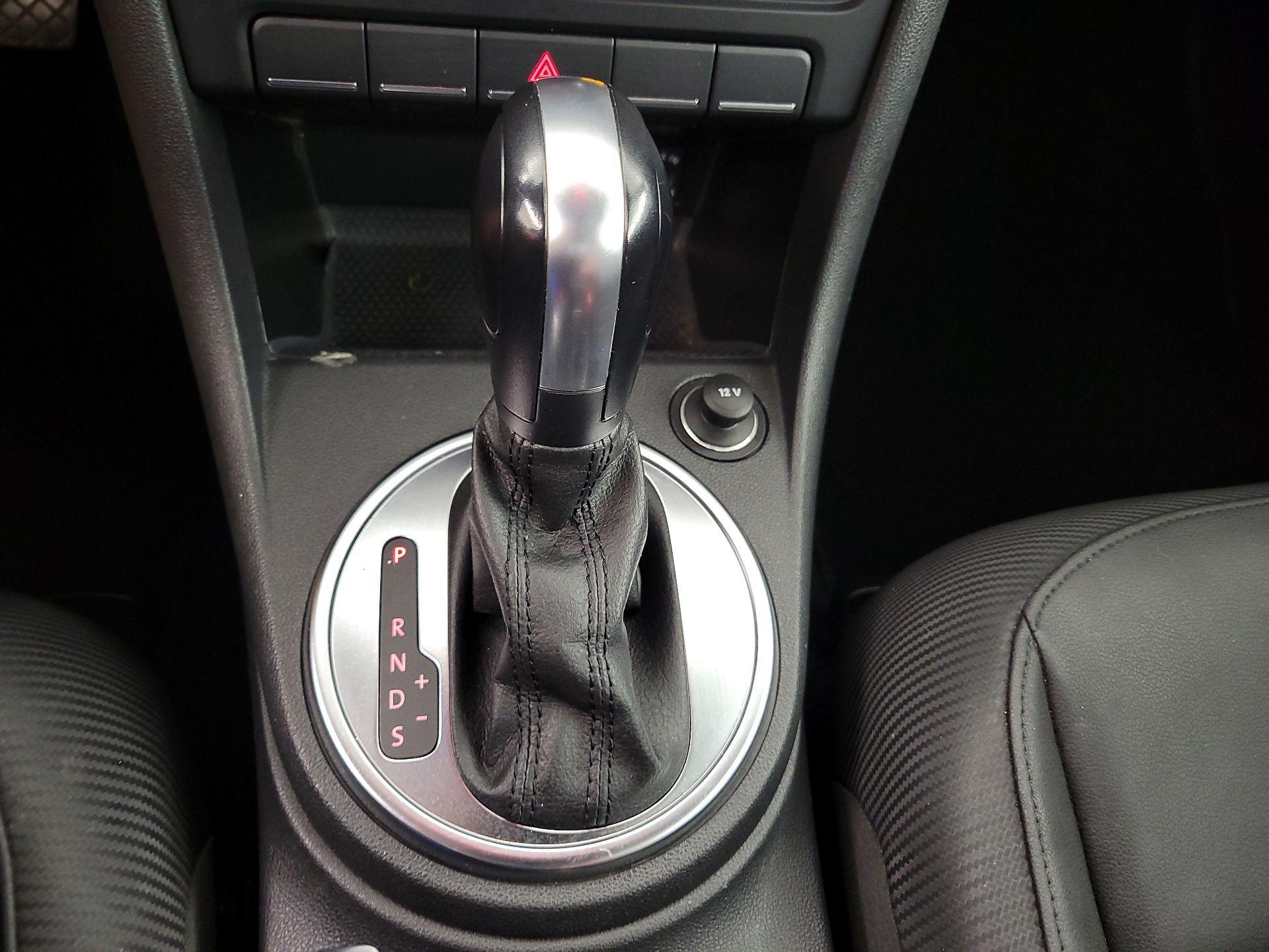 Thumbnail: 2014 Volkswagen Beetle - 16