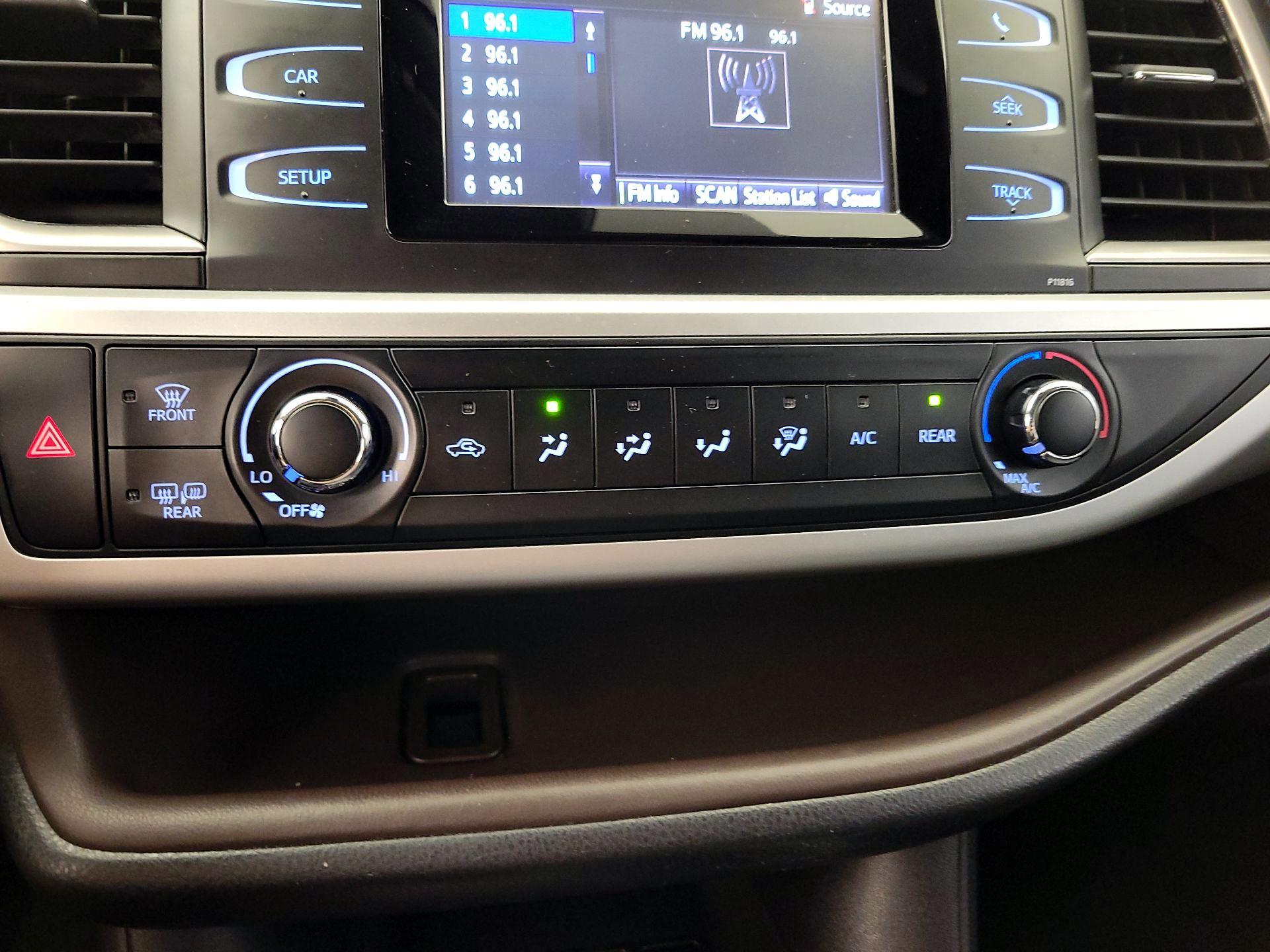 Thumbnail: 2019 Toyota Highlander - 16