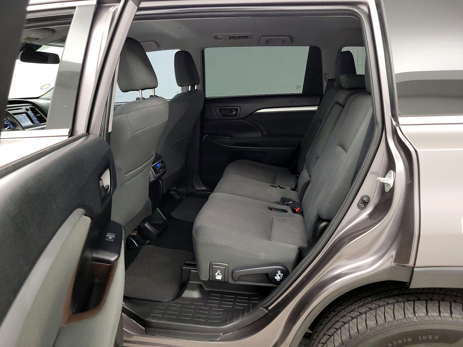 Thumbnail: 2019 Toyota Highlander - 19