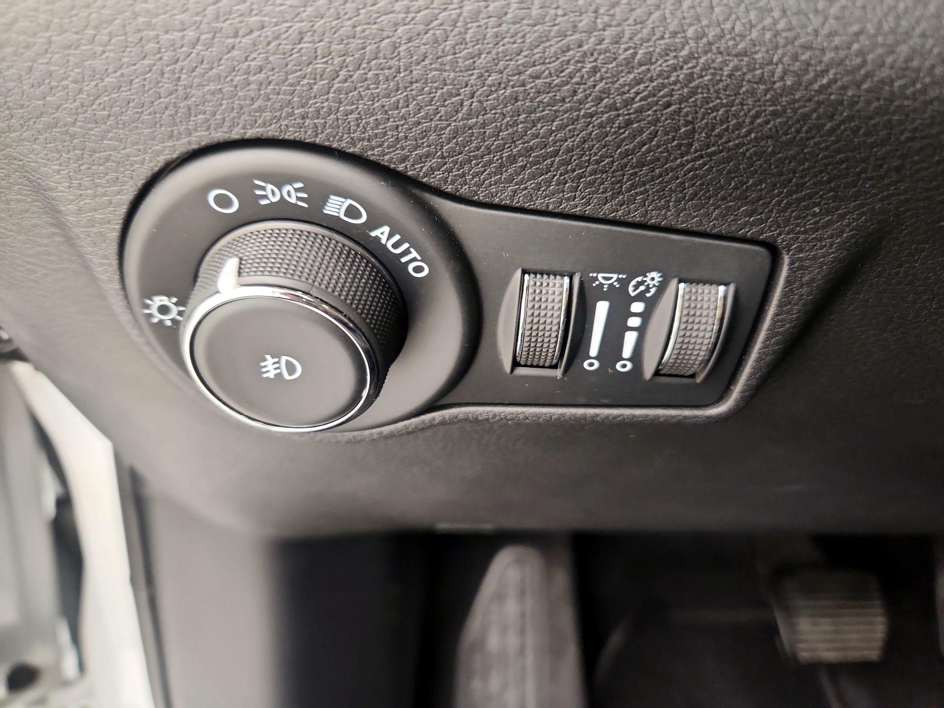 Thumbnail: 2023 Jeep Compass - 13