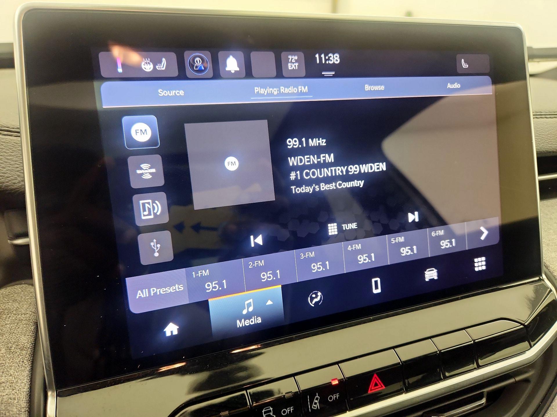 Thumbnail: 2023 Jeep Compass - 15
