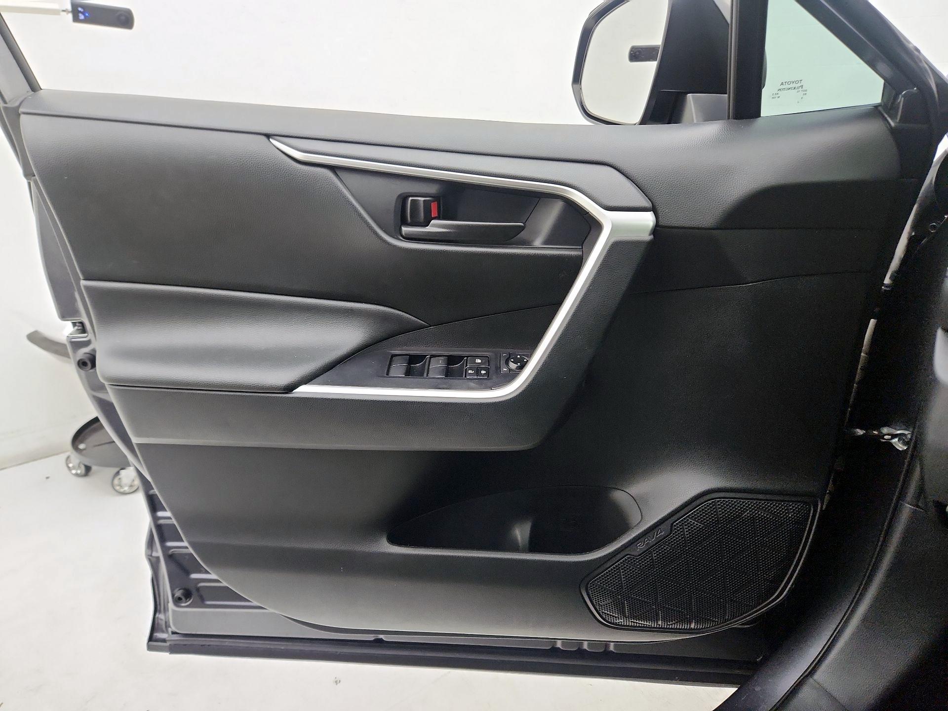 Thumbnail: 2021 Toyota RAV4 - 12