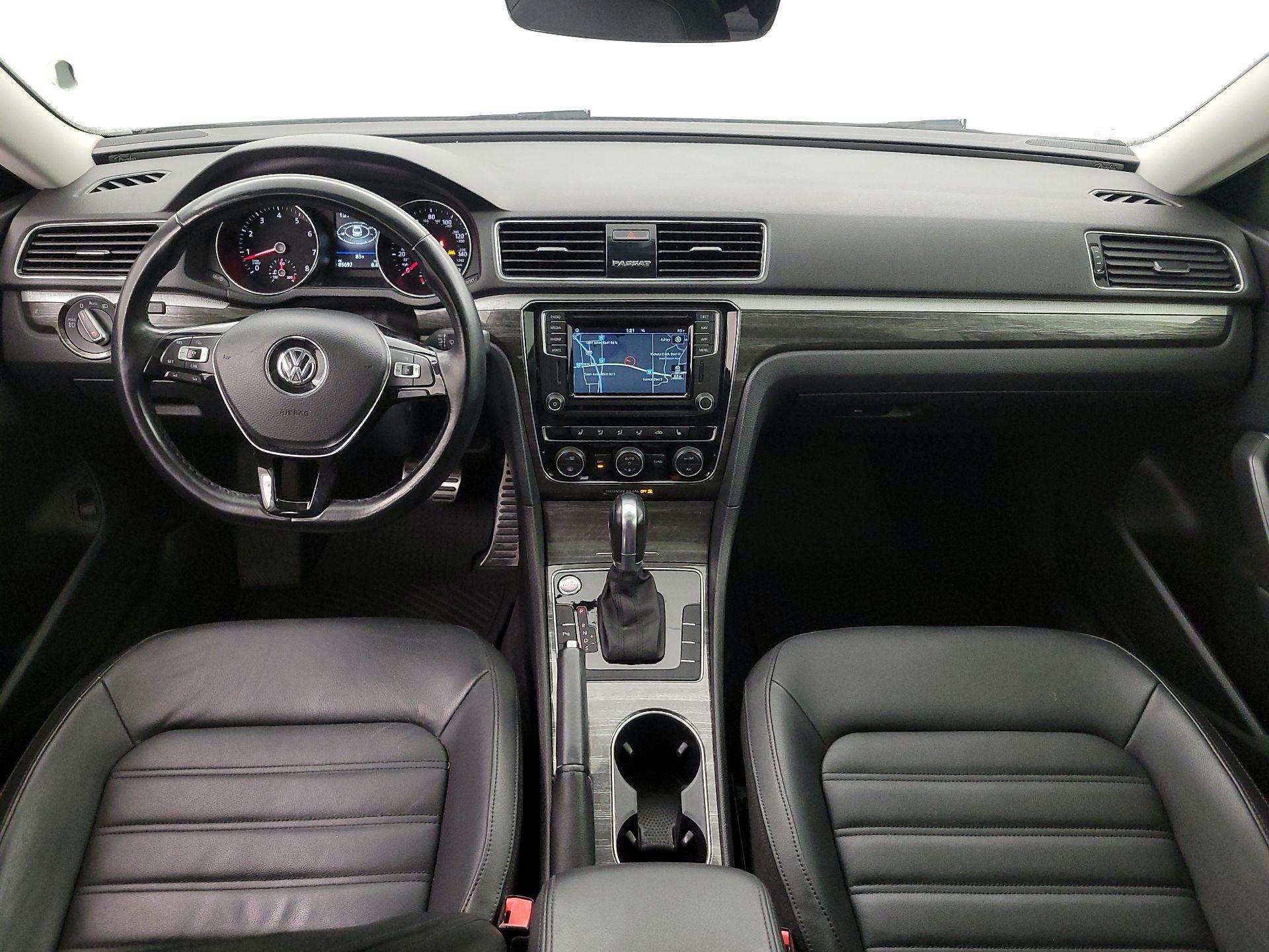 Thumbnail: 2018 Volkswagen Passat - 9