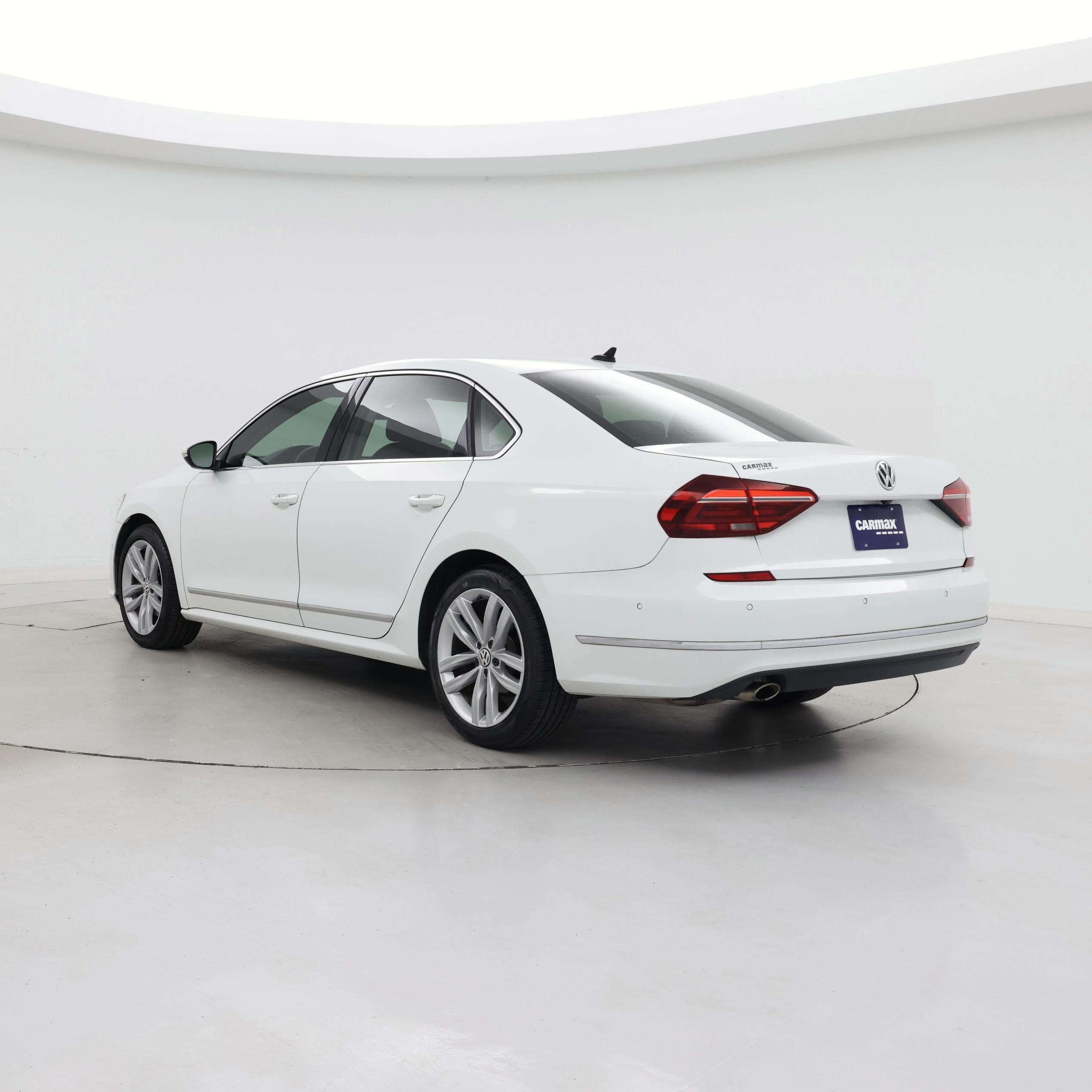 Thumbnail: 2018 Volkswagen Passat - 2