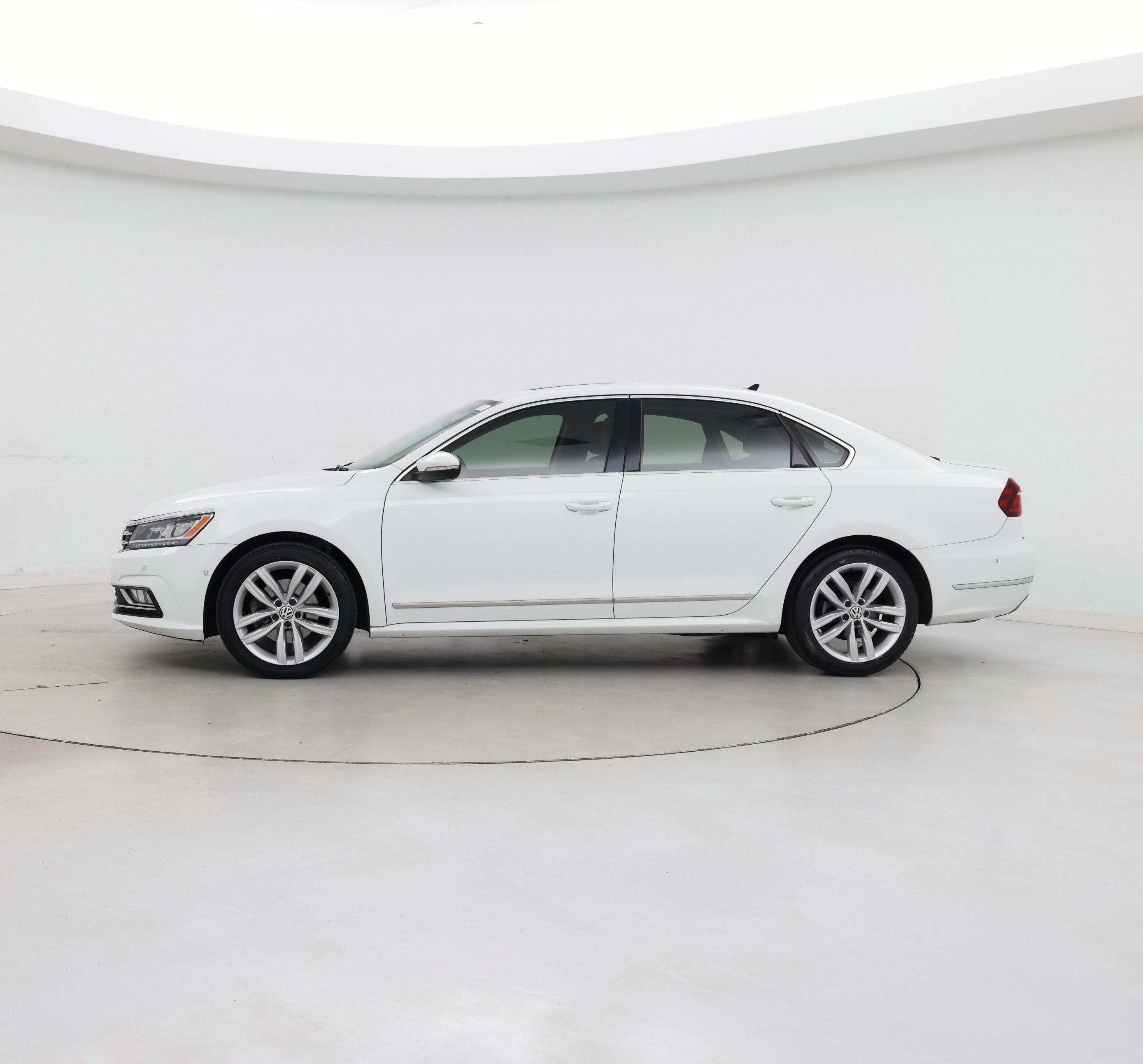 Thumbnail: 2018 Volkswagen Passat - 3