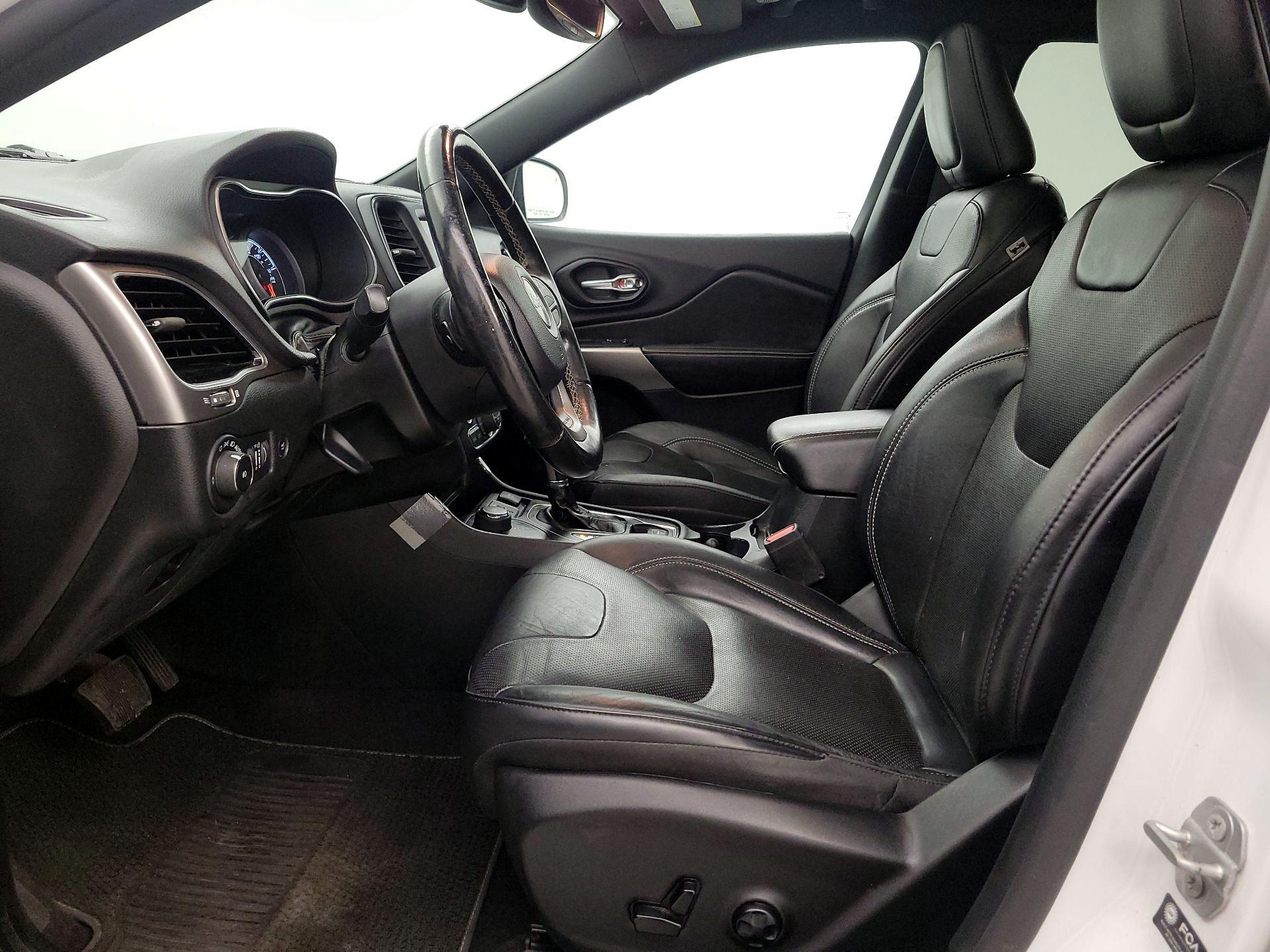 Thumbnail: 2021 Jeep Cherokee - 11