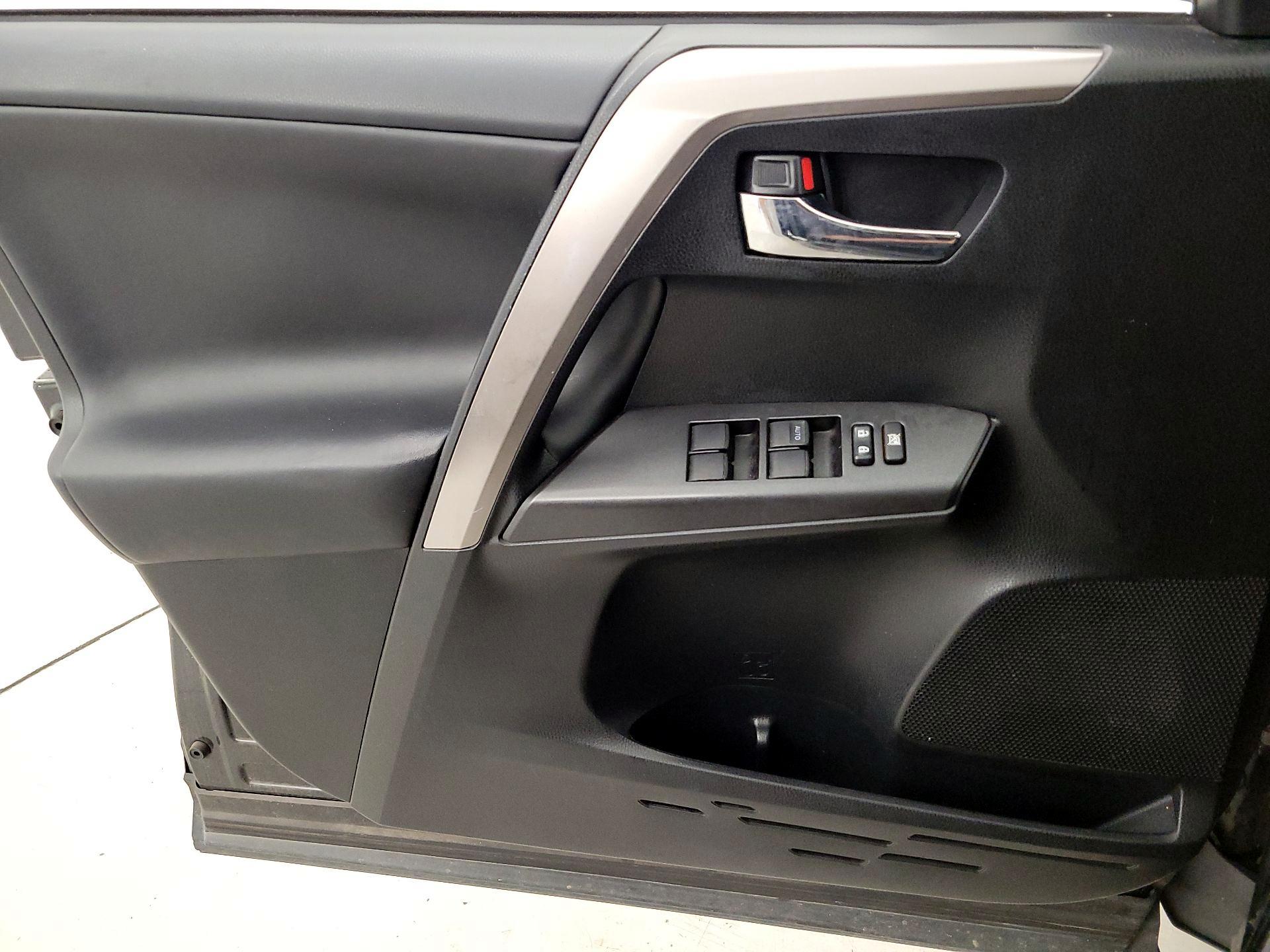 Thumbnail: 2017 Toyota RAV4 - 12