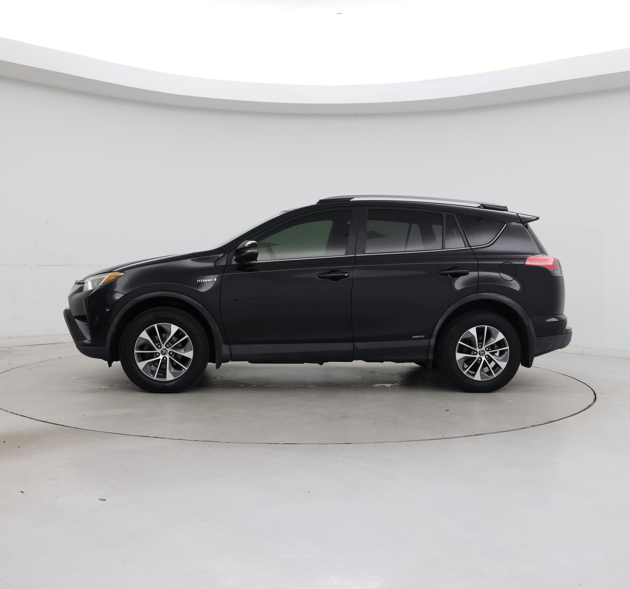 Thumbnail: 2017 Toyota RAV4 - 3