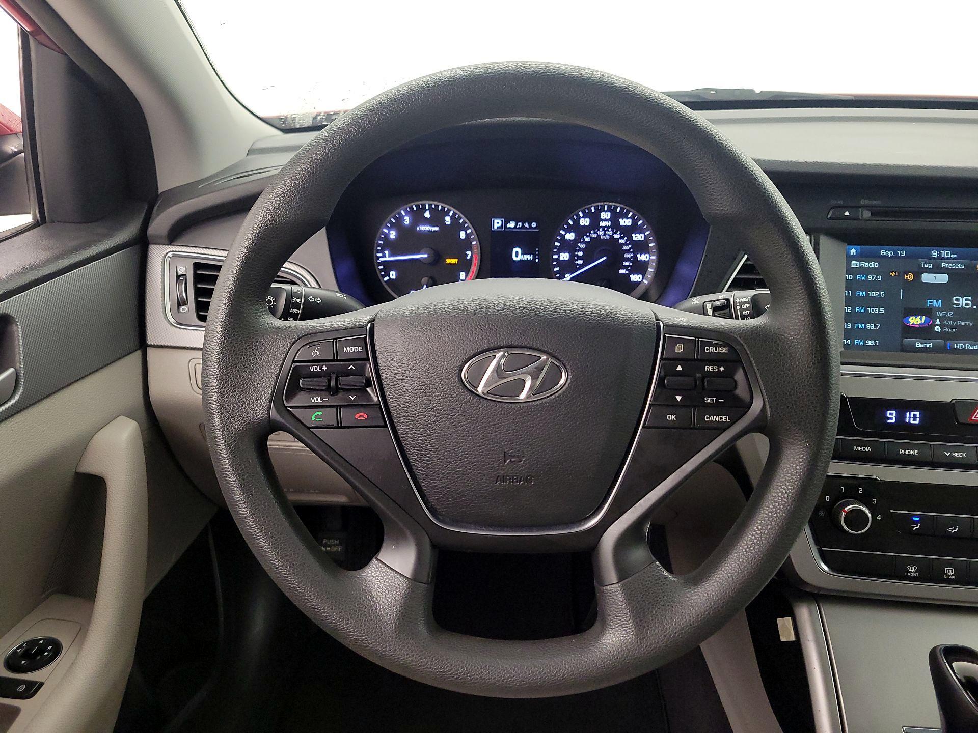 Thumbnail: 2016 Hyundai Sonata - 10