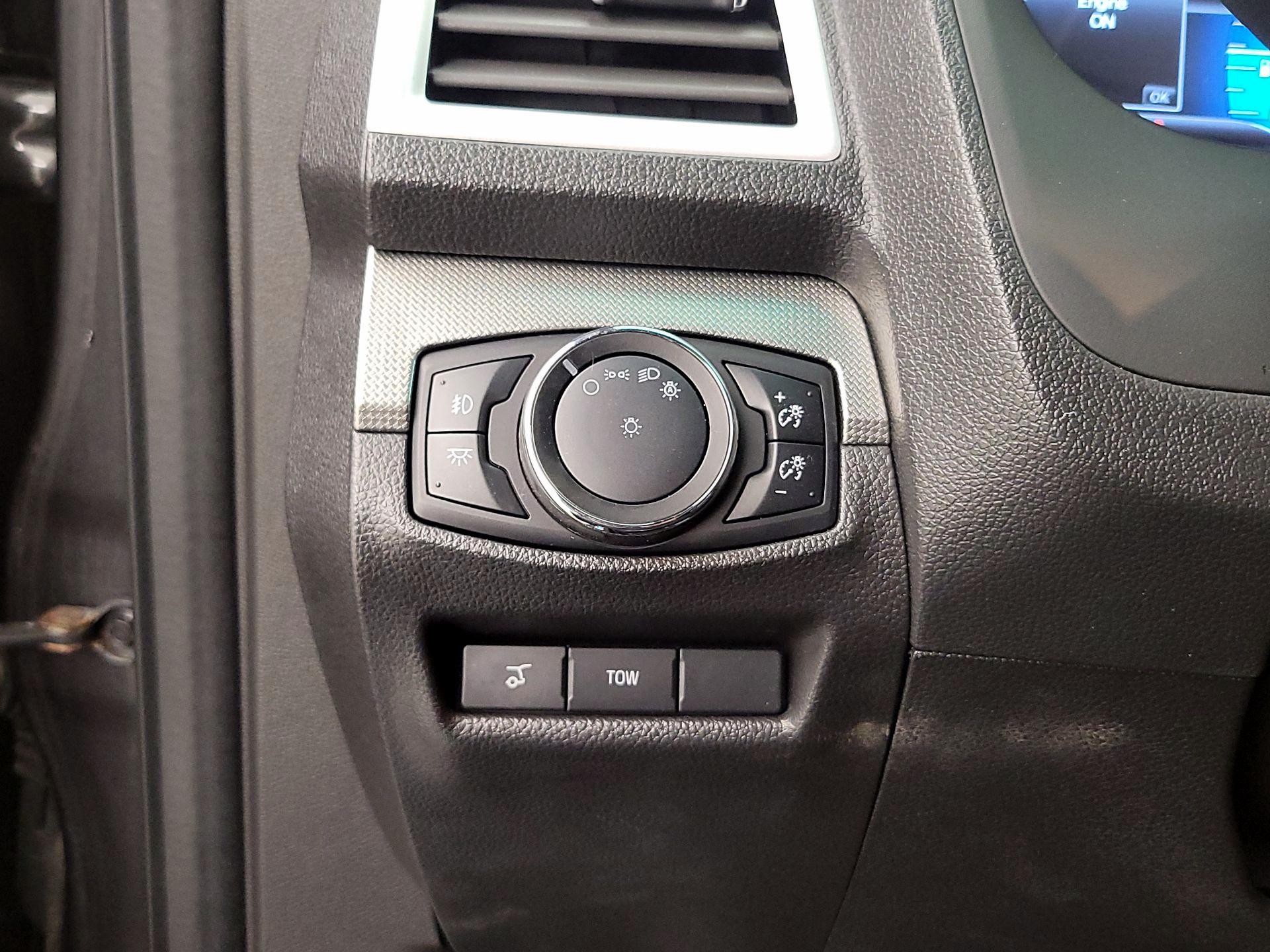 Thumbnail: 2015 Ford Explorer - 13