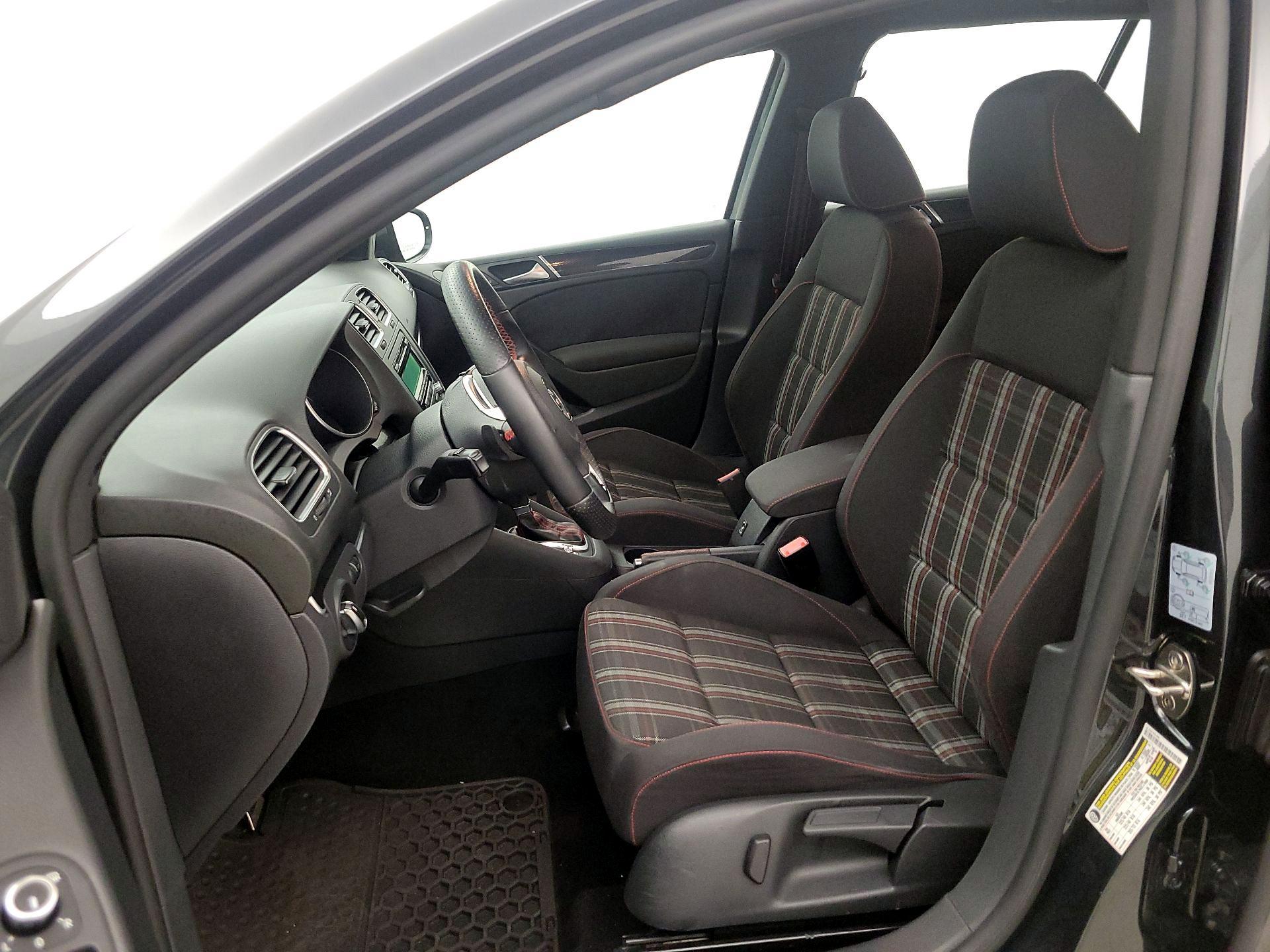 Thumbnail: 2014 Volkswagen Golf - 11