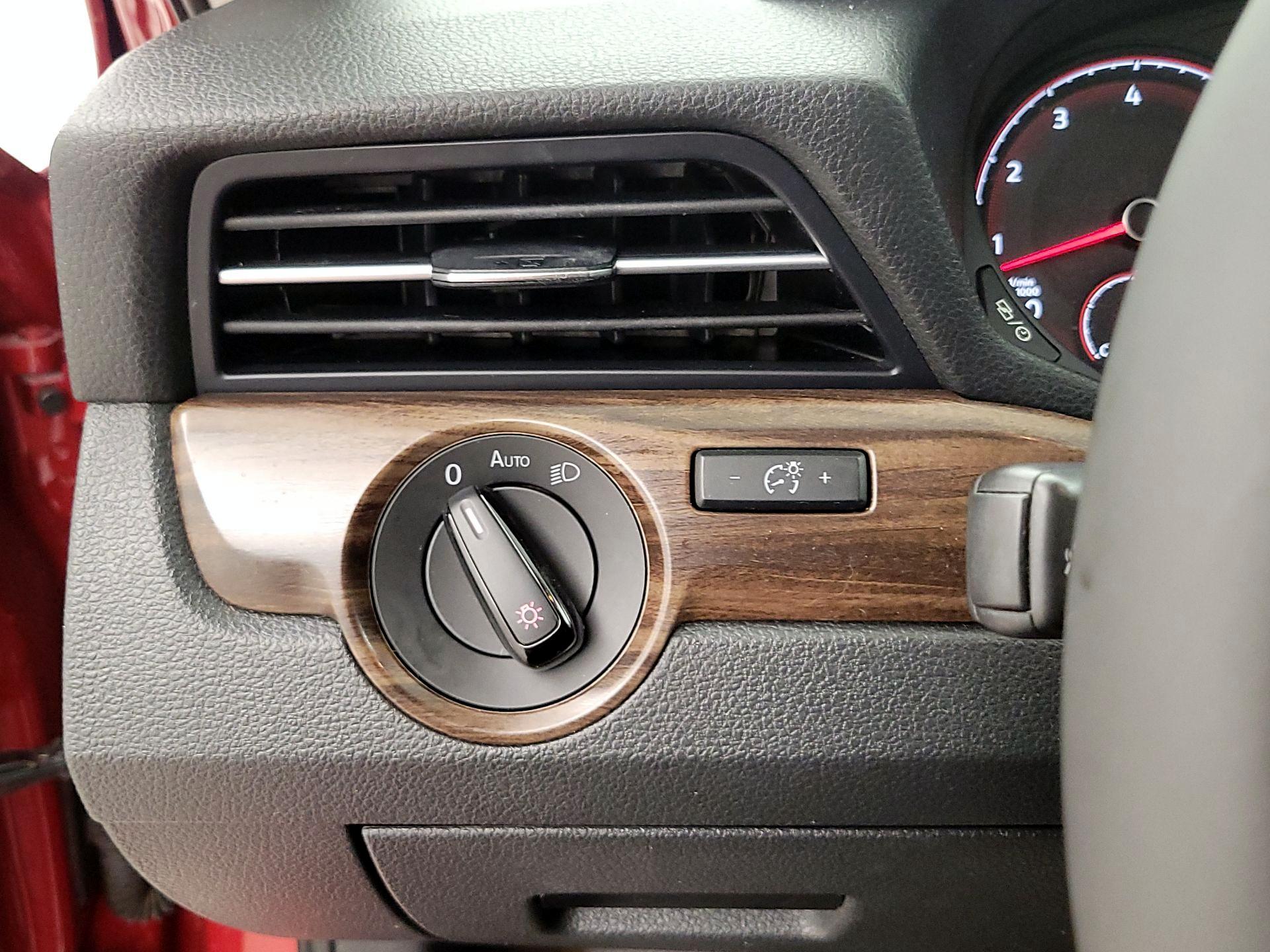 Thumbnail: 2022 Volkswagen Passat - 13