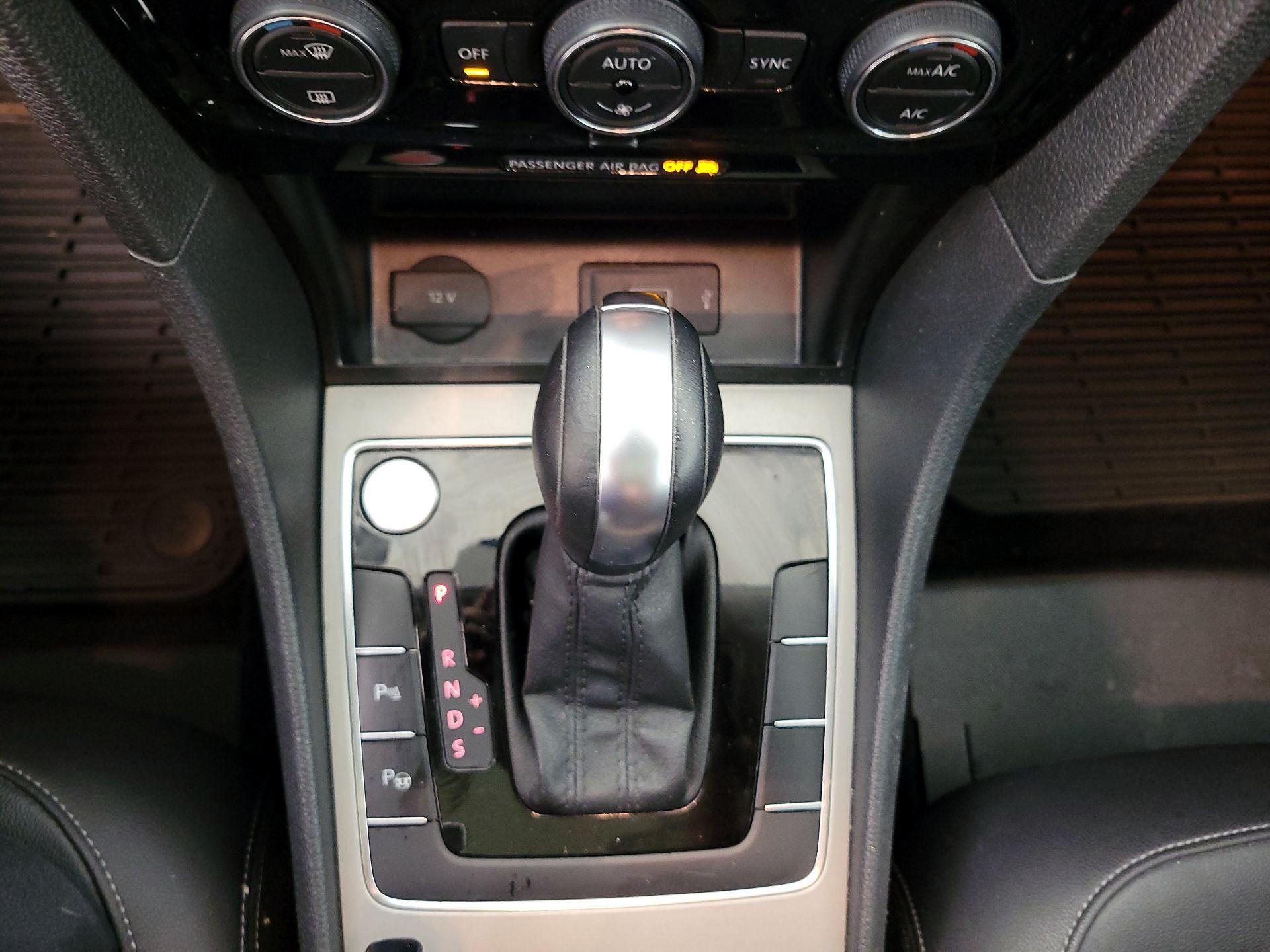 Thumbnail: 2022 Volkswagen Passat - 17