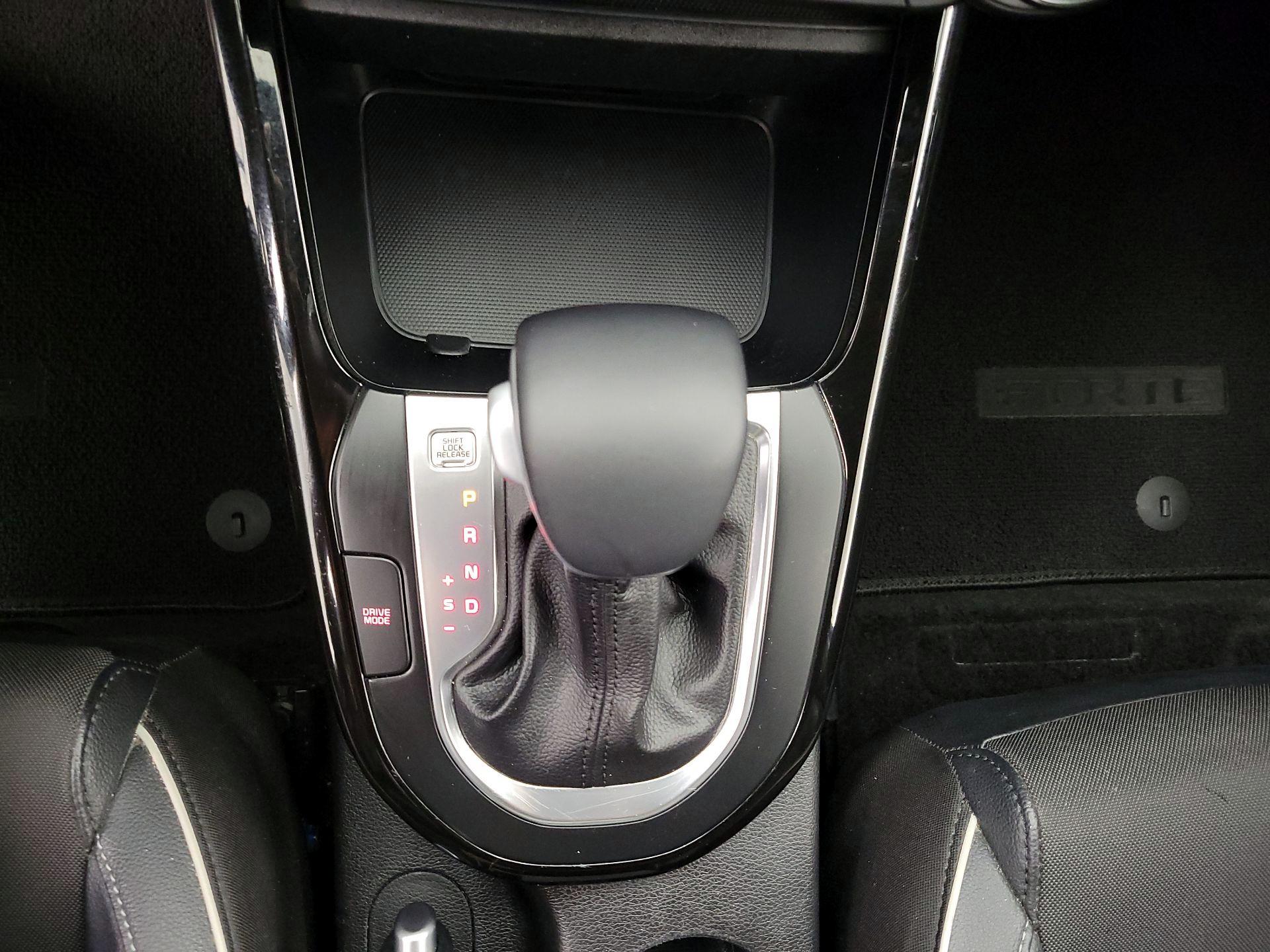Thumbnail: 2021 Kia Forte - 17
