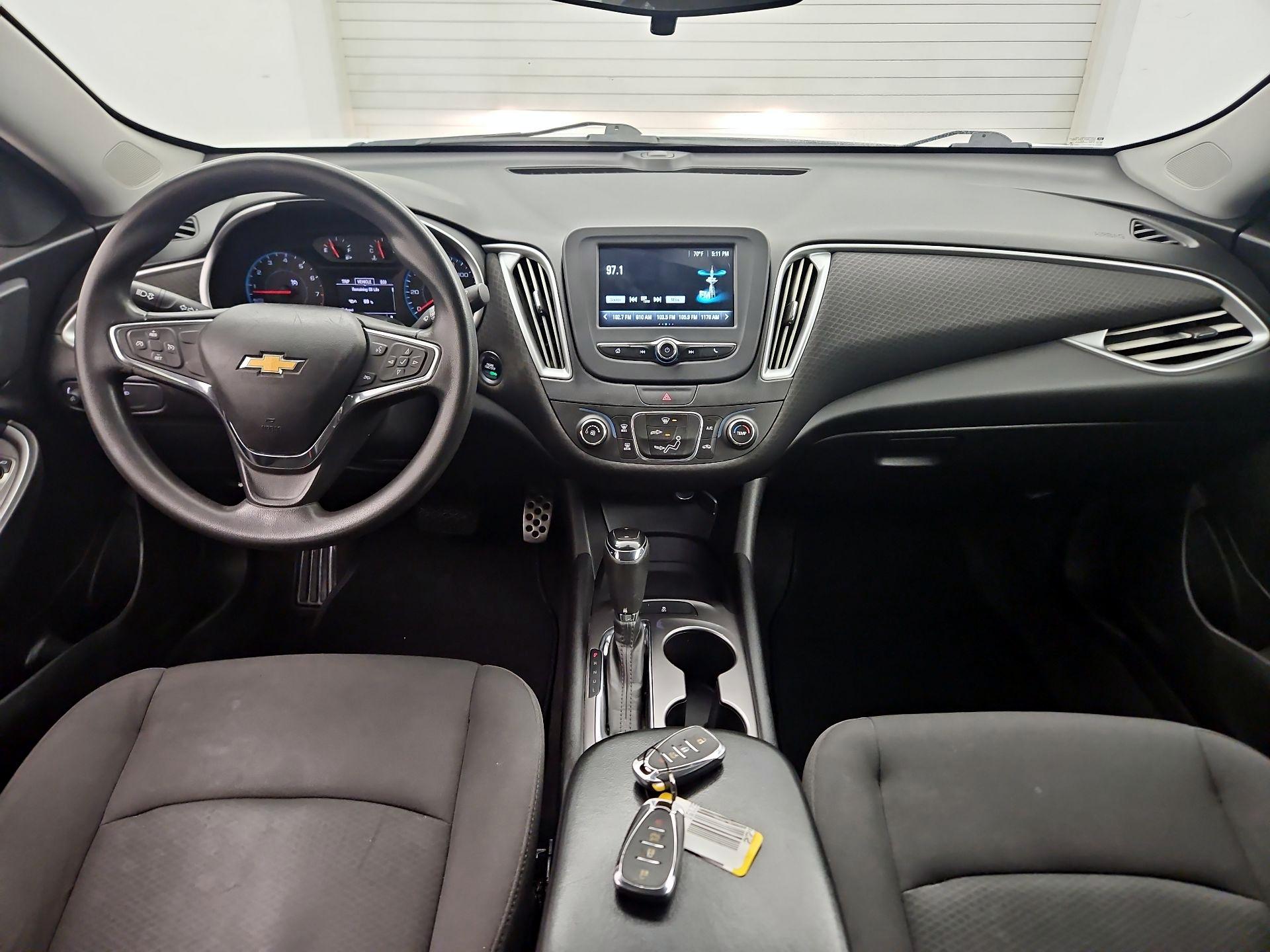 Thumbnail: 2017 Chevrolet Malibu - 9