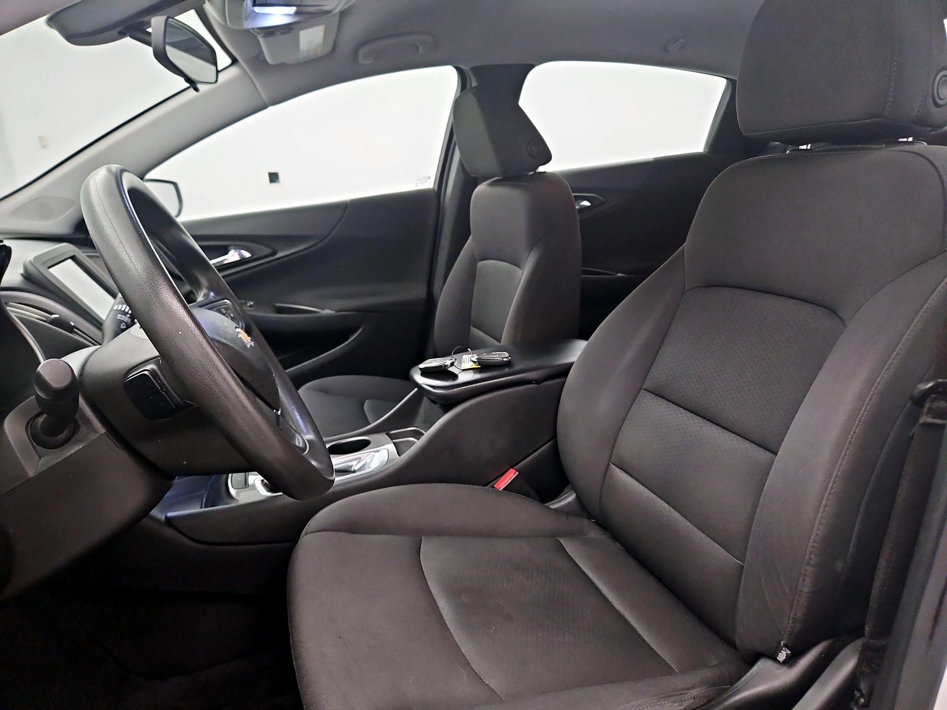 Thumbnail: 2017 Chevrolet Malibu - 11