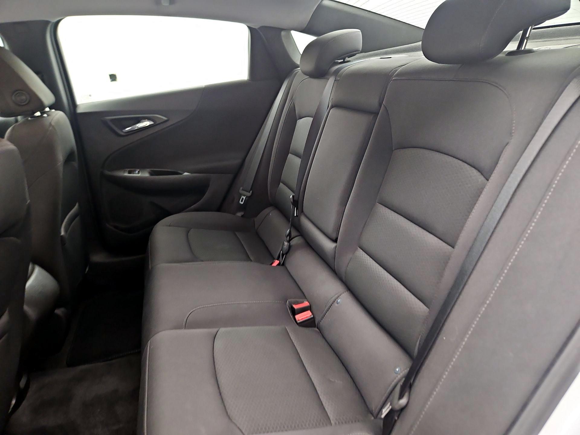 Thumbnail: 2017 Chevrolet Malibu - 18