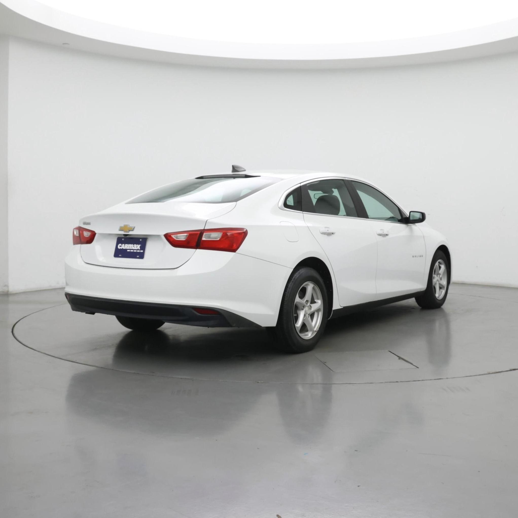 Thumbnail: 2017 Chevrolet Malibu - 8