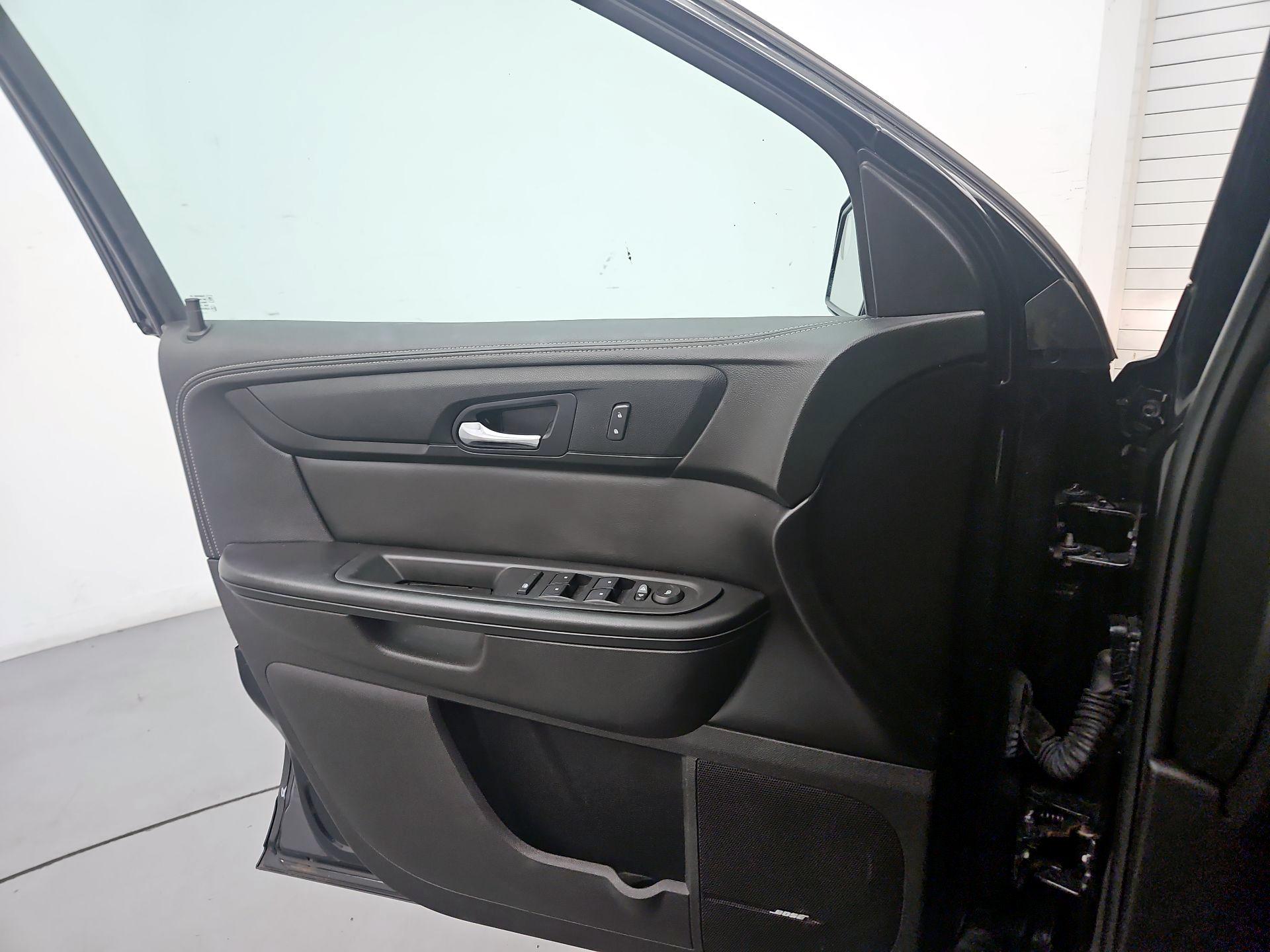 Thumbnail: 2014 Chevrolet Traverse - 12