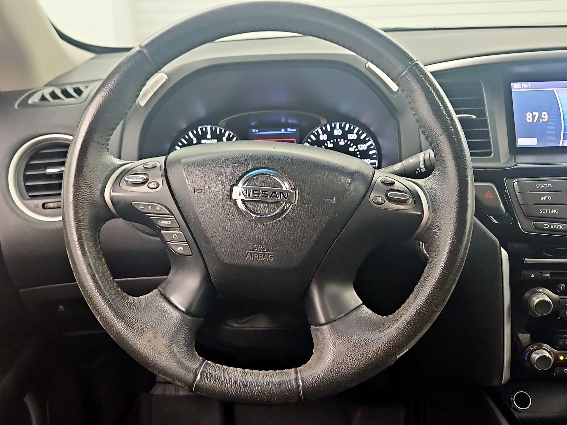 Thumbnail: 2015 Nissan Pathfinder - 10