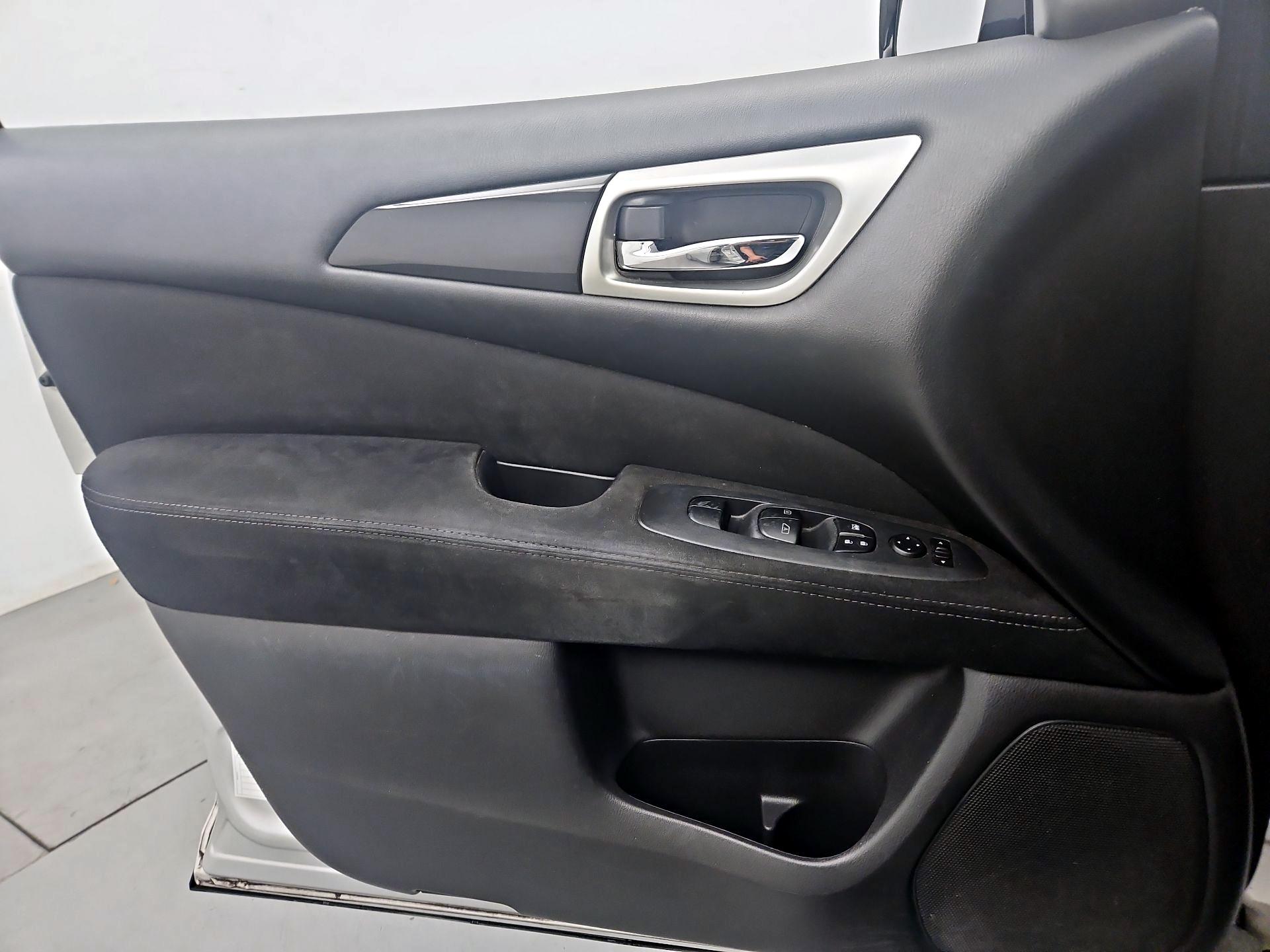 Thumbnail: 2015 Nissan Pathfinder - 12