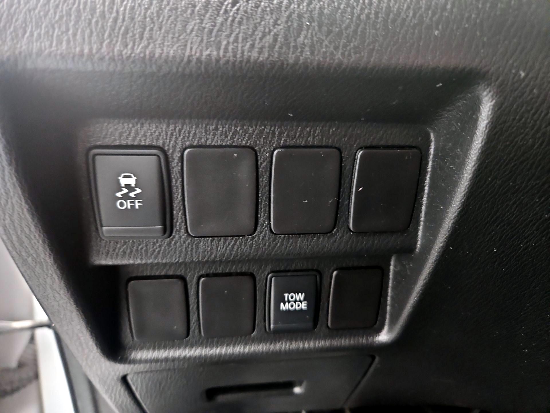 Thumbnail: 2015 Nissan Pathfinder - 13