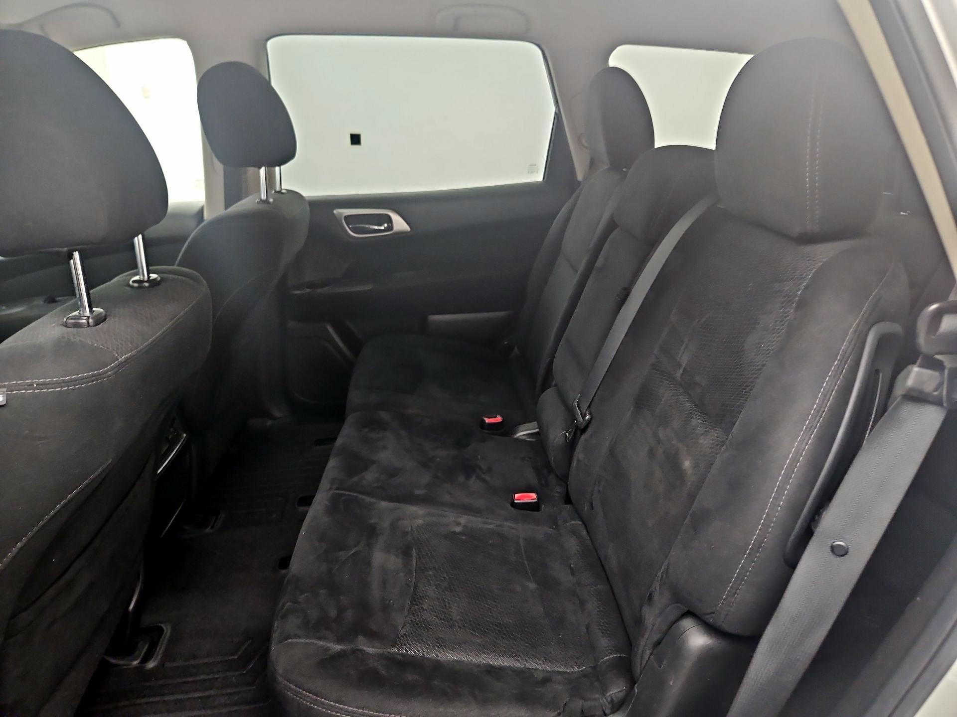 Thumbnail: 2015 Nissan Pathfinder - 18