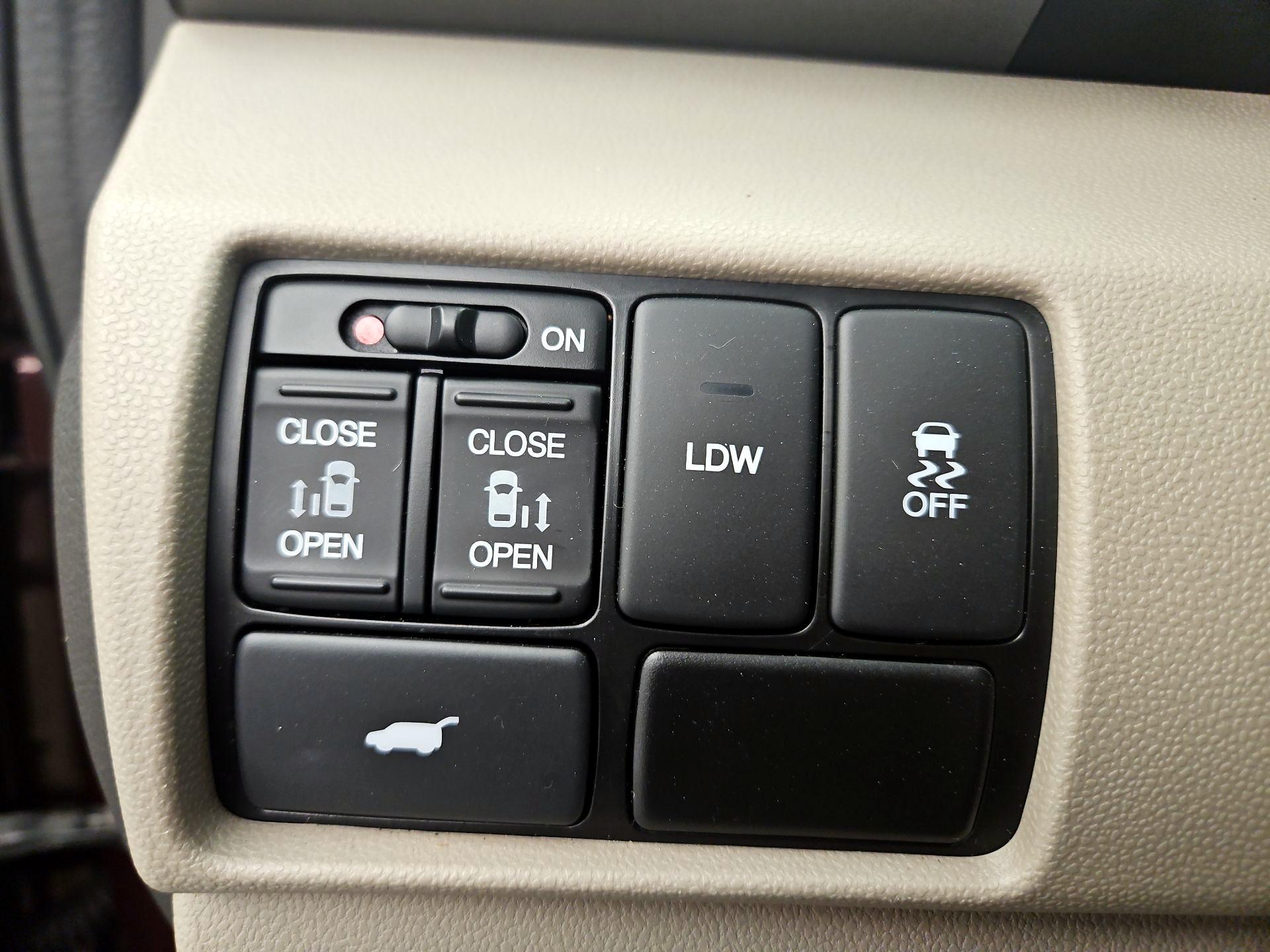 Thumbnail: 2015 Honda Odyssey - 13