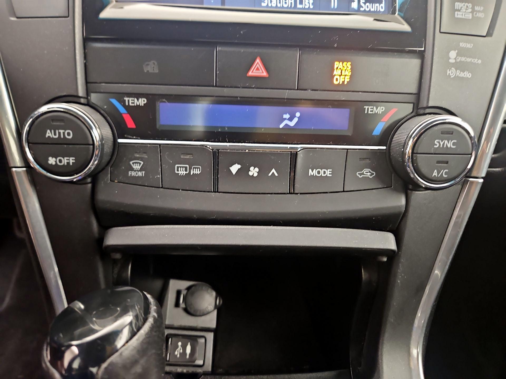 Thumbnail: 2015 Toyota Camry - 16