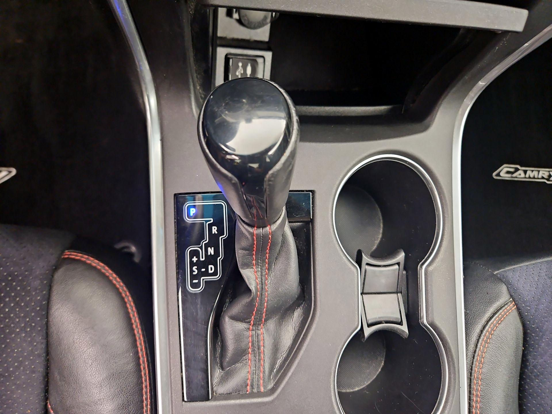 Thumbnail: 2015 Toyota Camry - 17