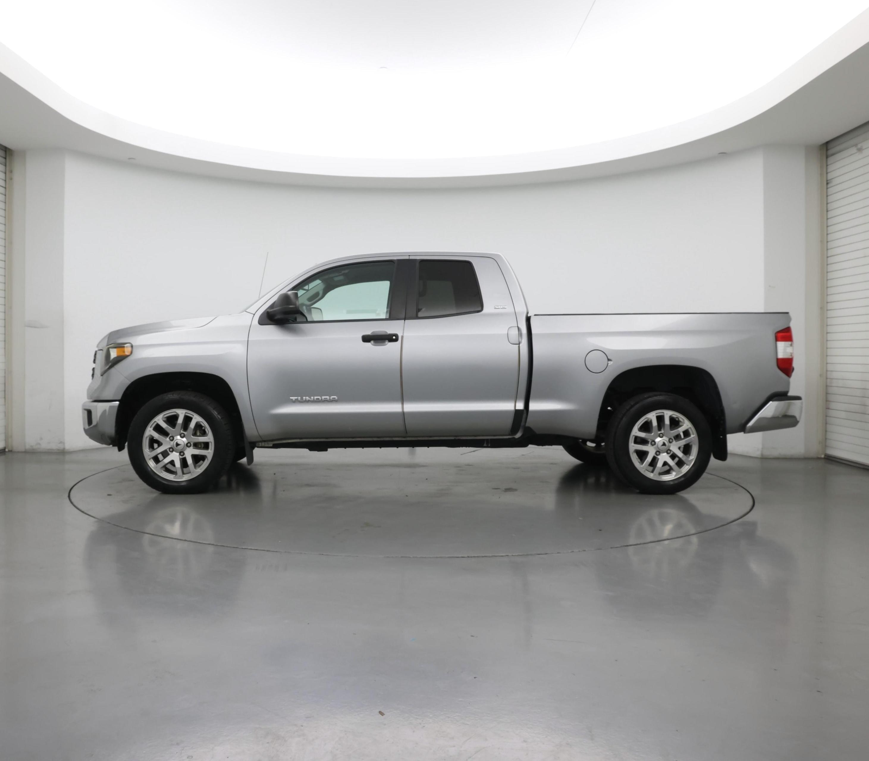 Thumbnail: 2018 Toyota Tundra - 3
