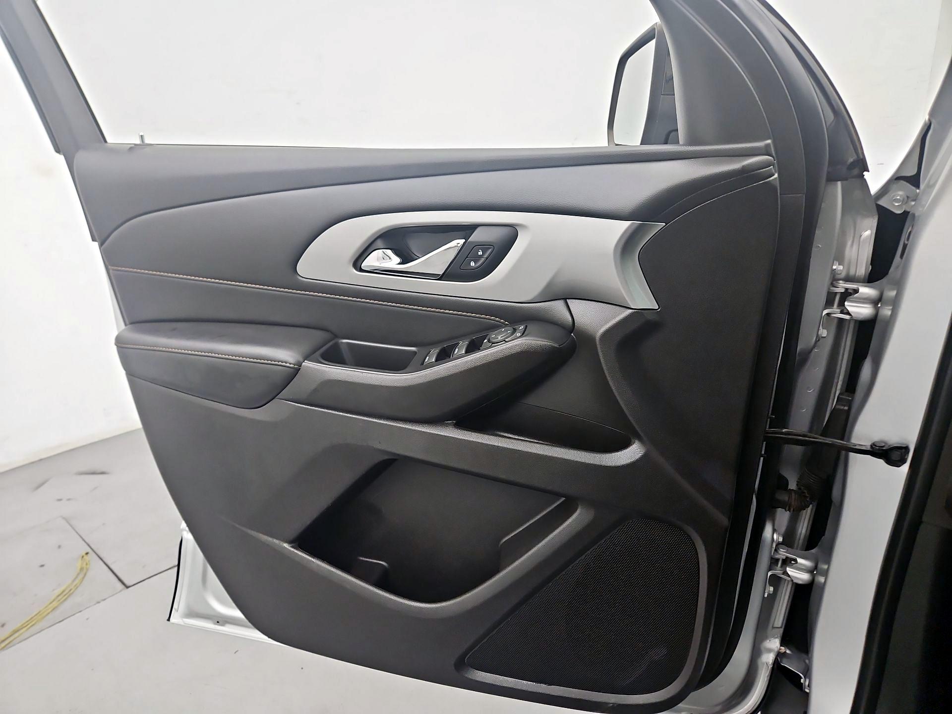 Thumbnail: 2021 Chevrolet Traverse - 12