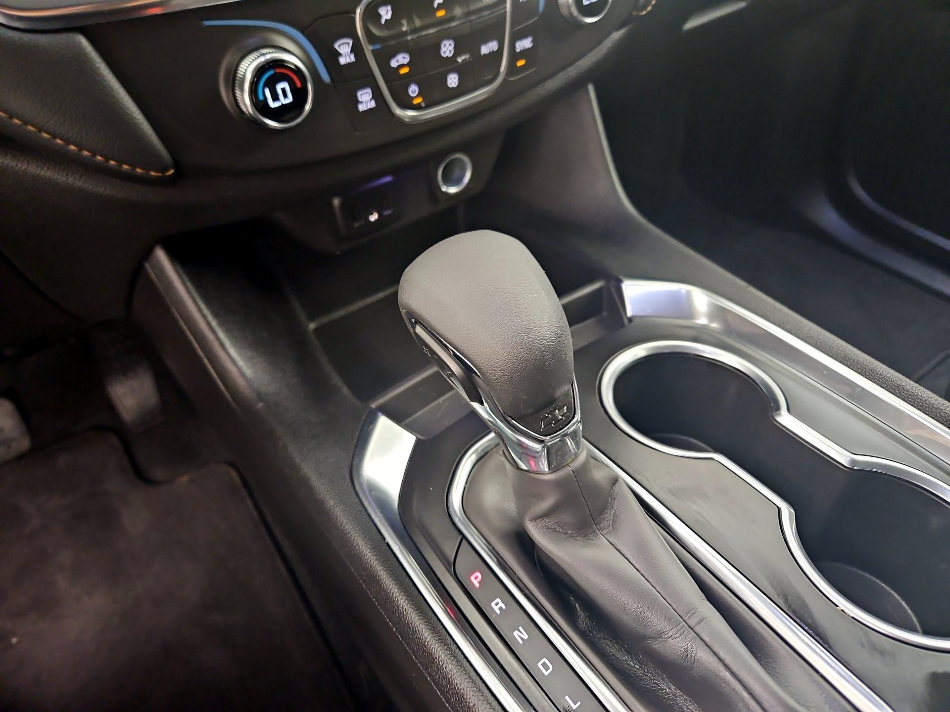 Thumbnail: 2021 Chevrolet Traverse - 16
