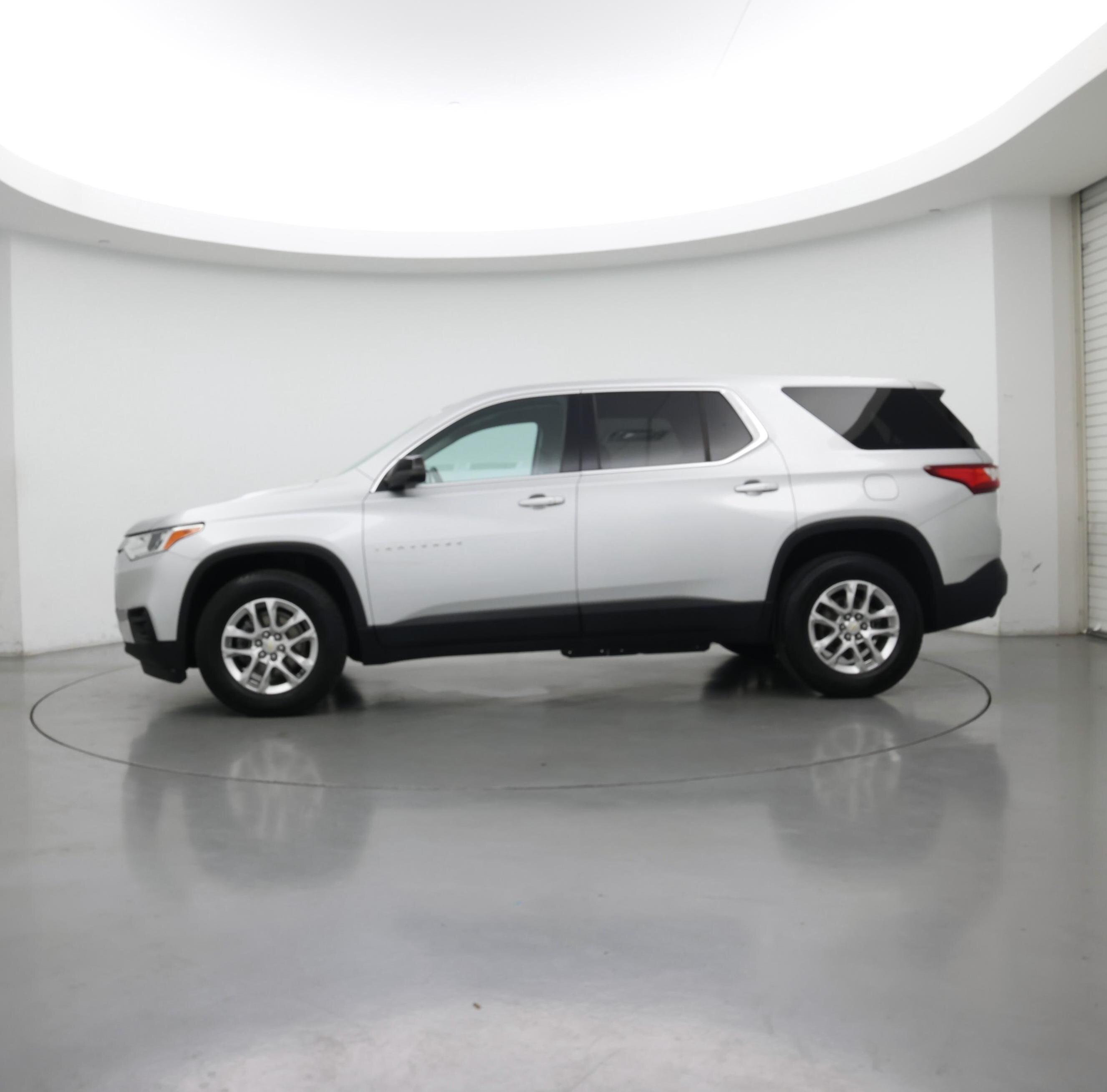 Thumbnail: 2021 Chevrolet Traverse - 3