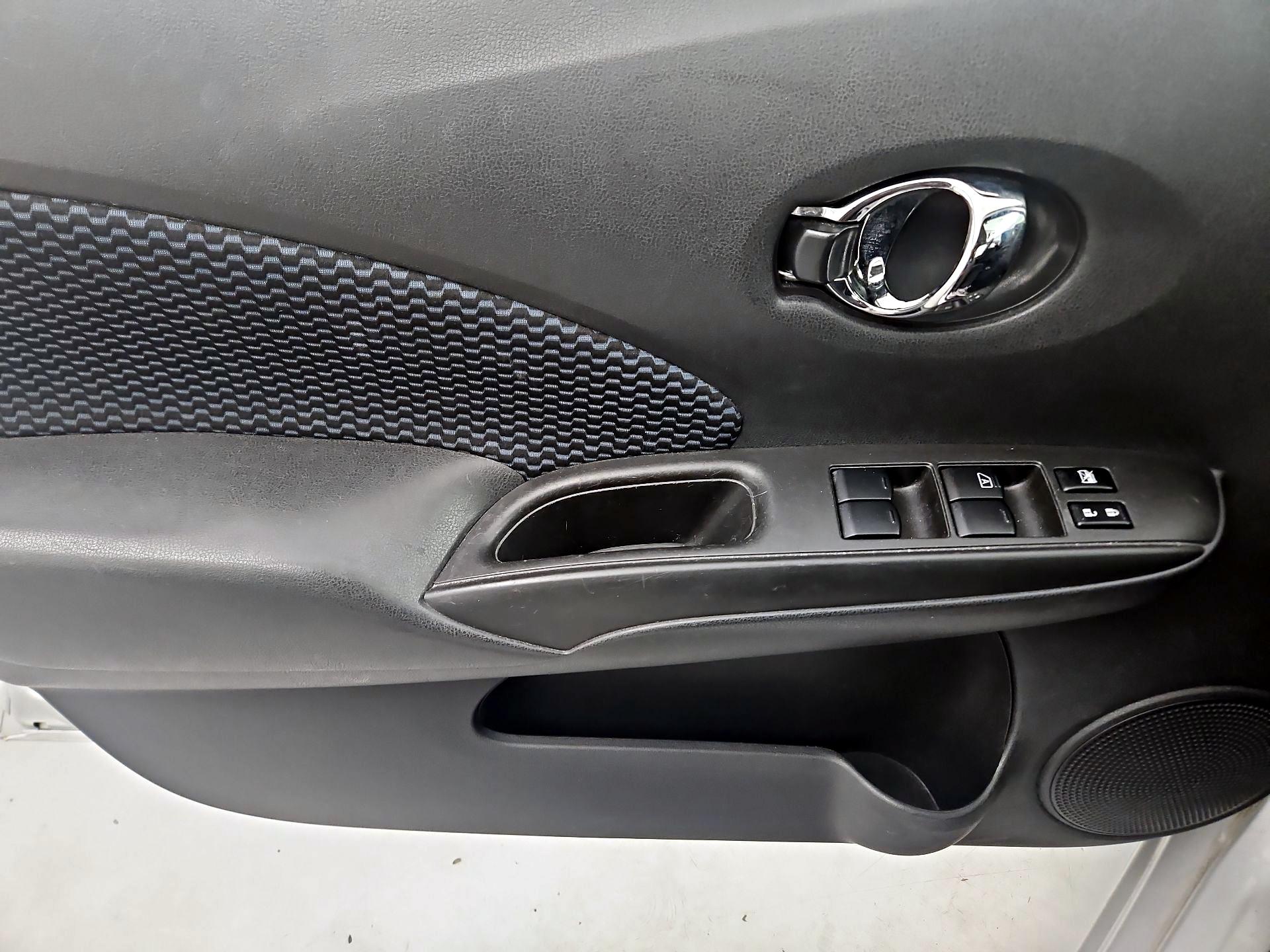 Thumbnail: 2016 Nissan Versa Note - 12