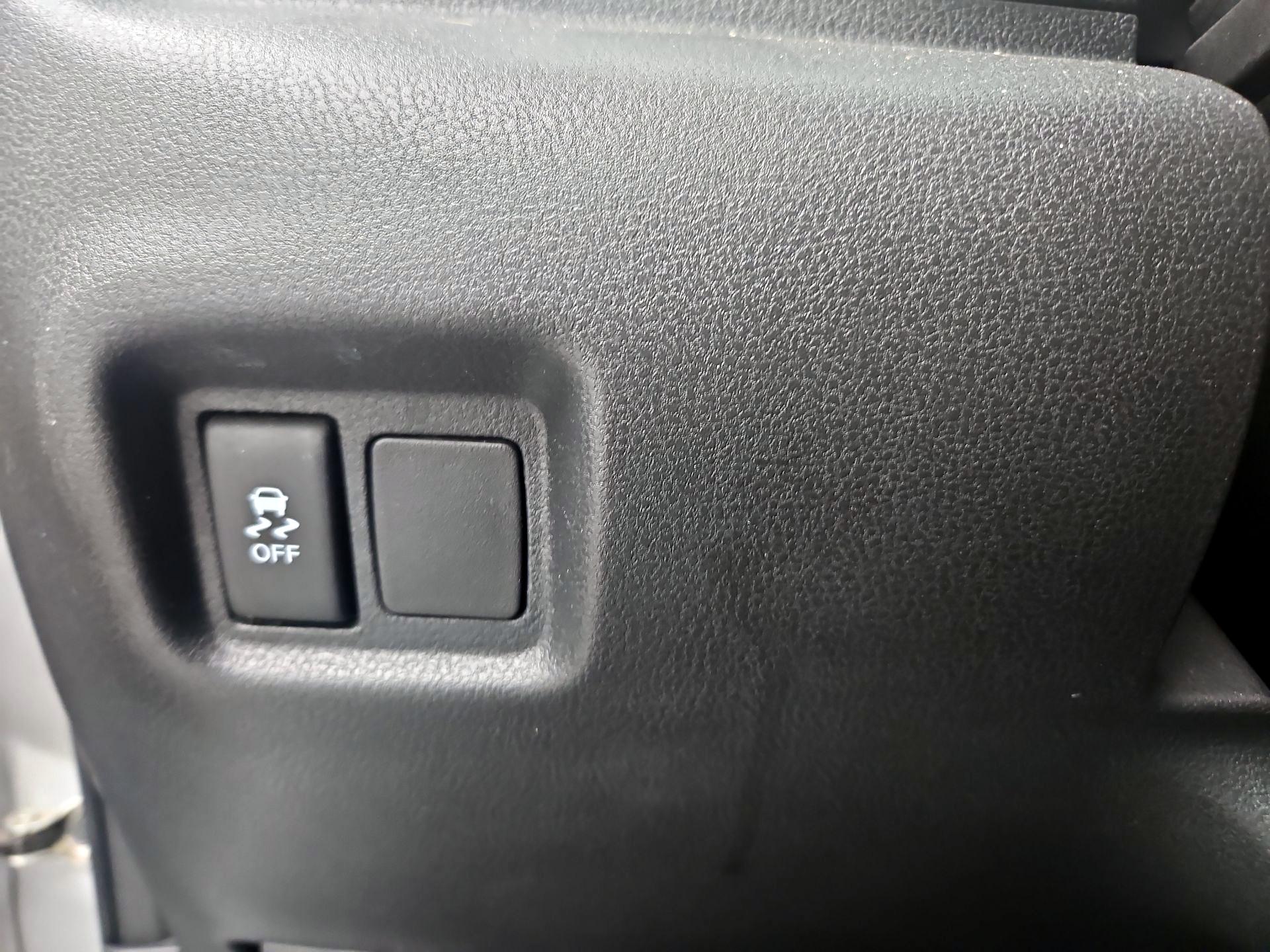 Thumbnail: 2016 Nissan Versa Note - 13