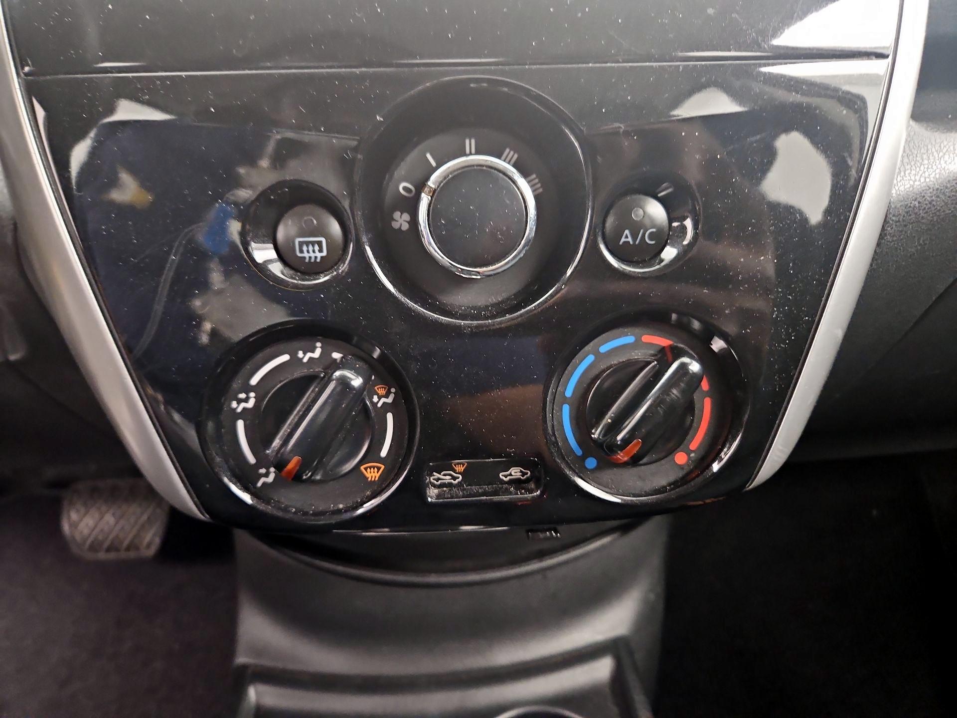Thumbnail: 2016 Nissan Versa Note - 16