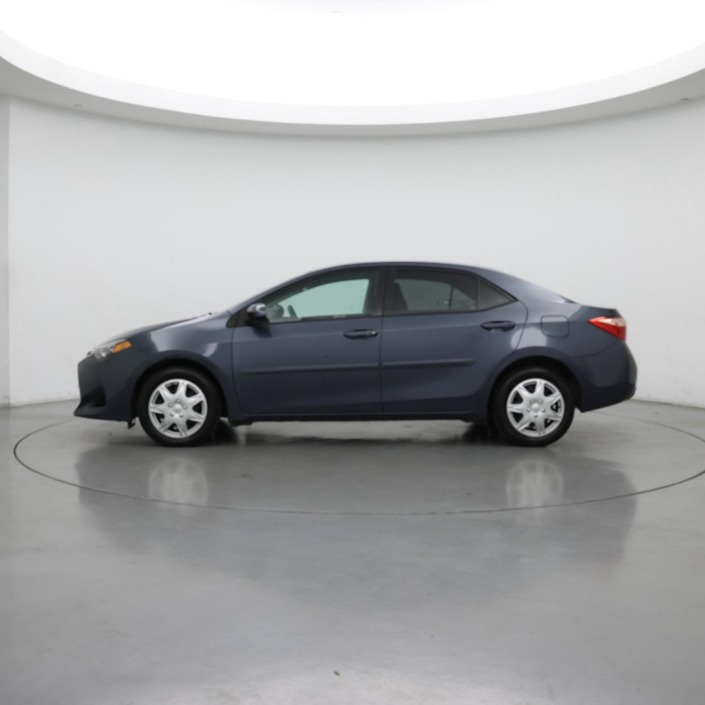 Thumbnail: 2018 Toyota Corolla - 3