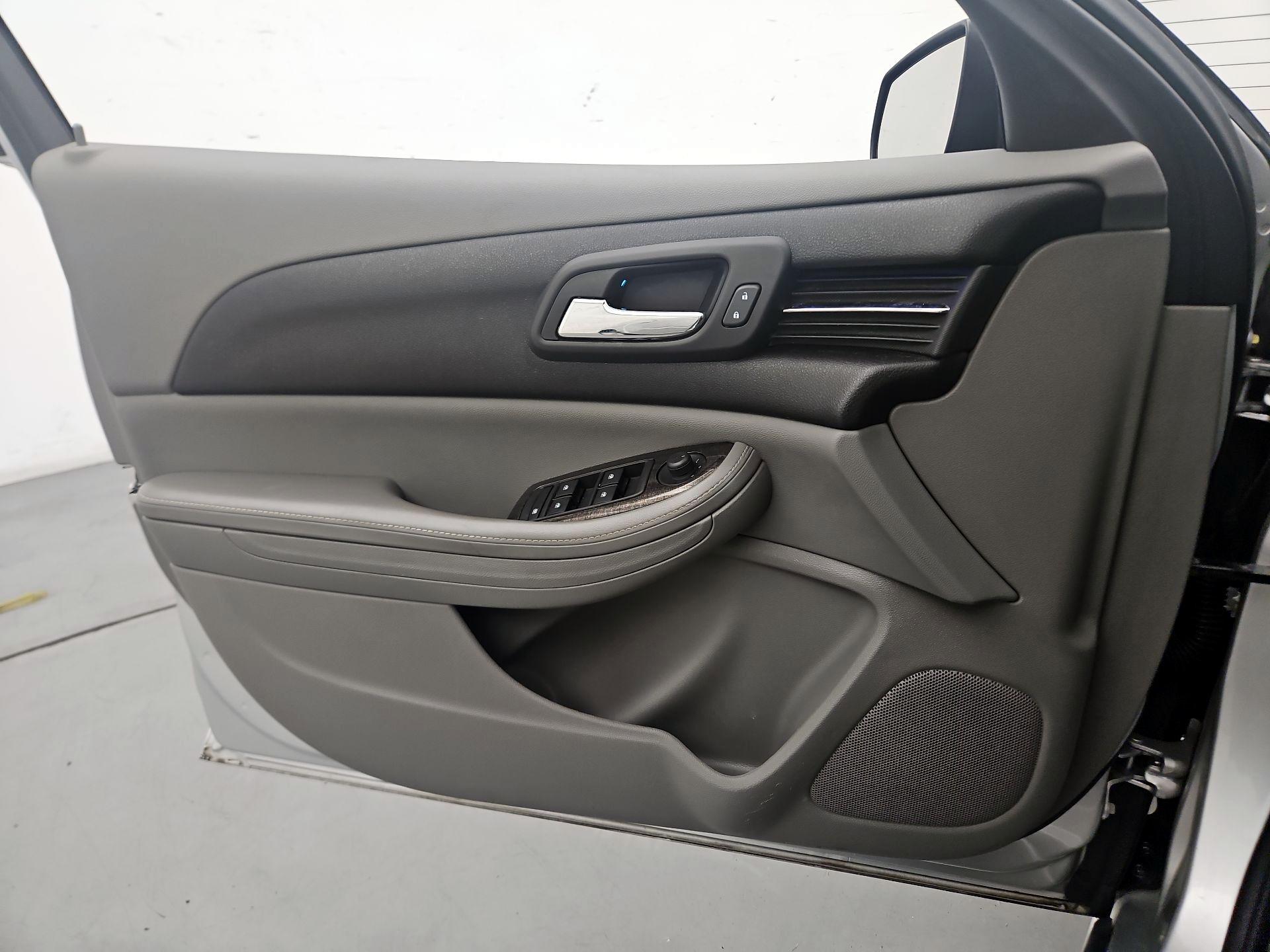 Thumbnail: 2016 Chevrolet Malibu - 12