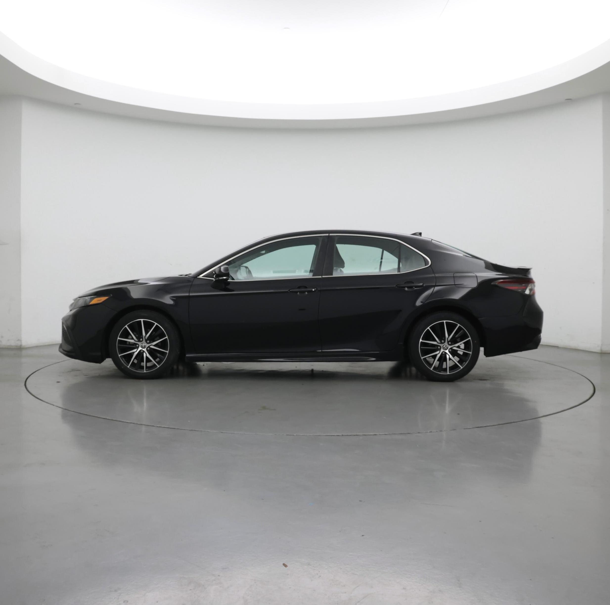 Thumbnail: 2022 Toyota Camry - 3