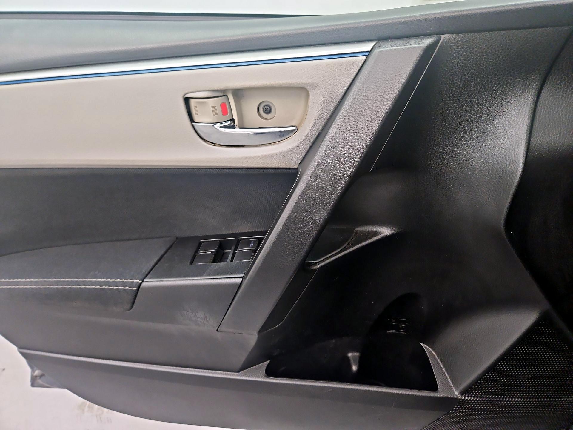 Thumbnail: 2015 Toyota Corolla - 12