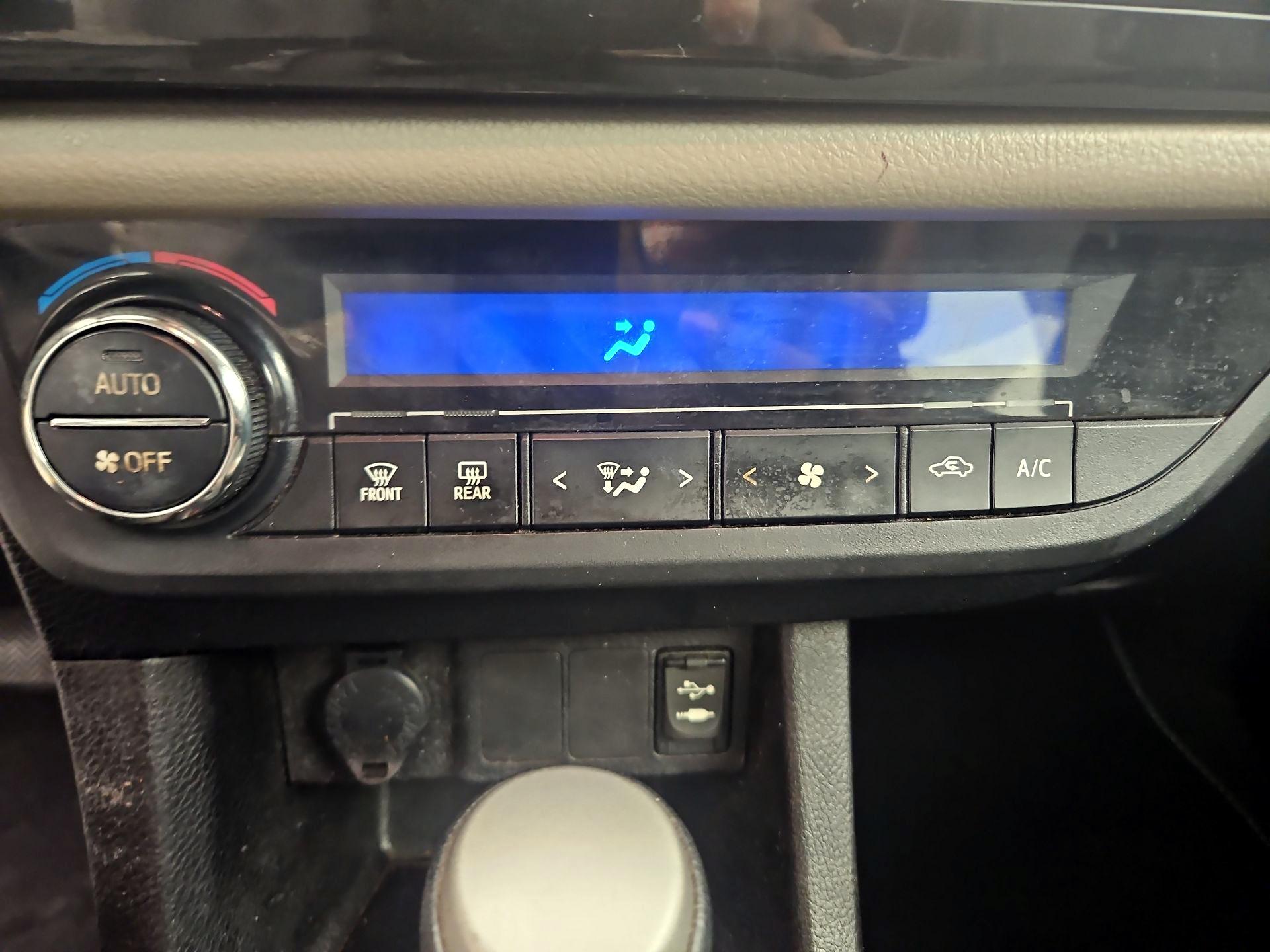Thumbnail: 2015 Toyota Corolla - 15