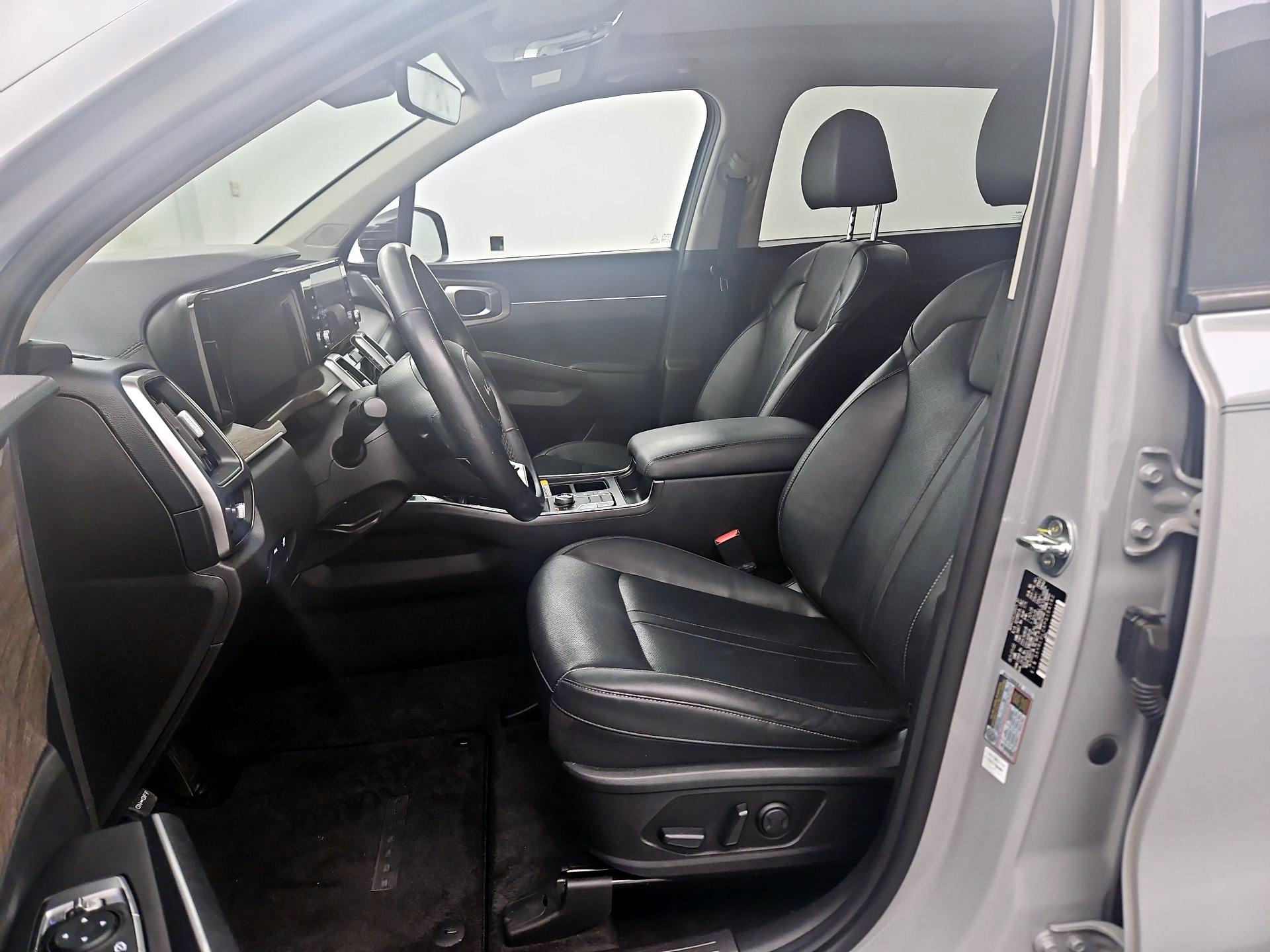 Thumbnail: 2023 Kia Sorento - 11