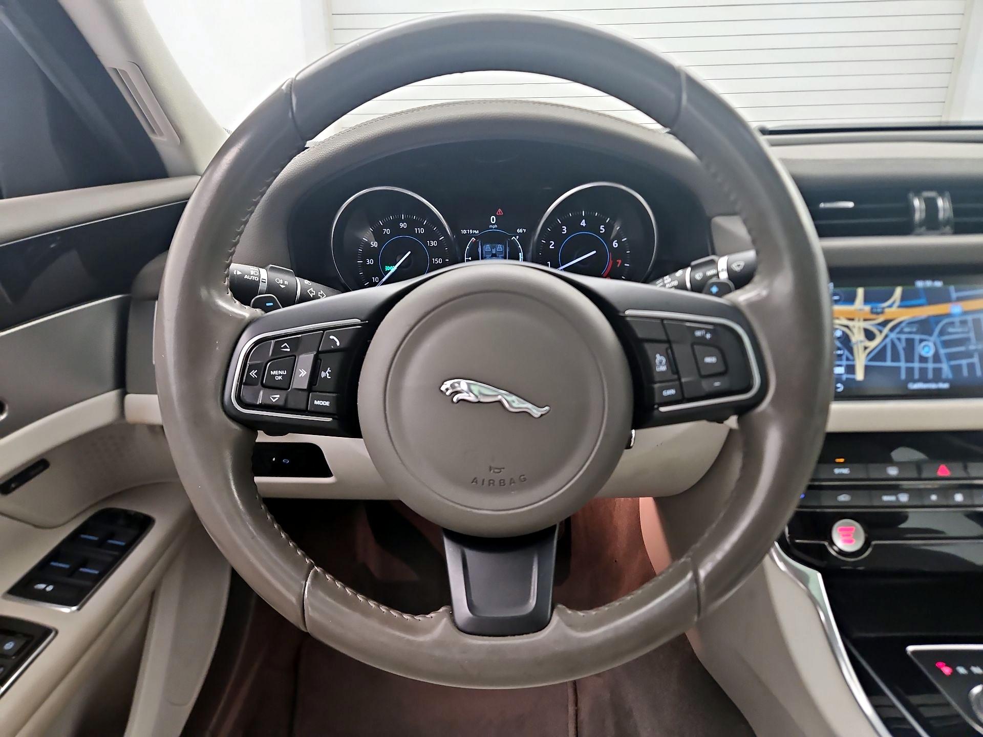 Thumbnail: 2016 Jaguar XF - 10