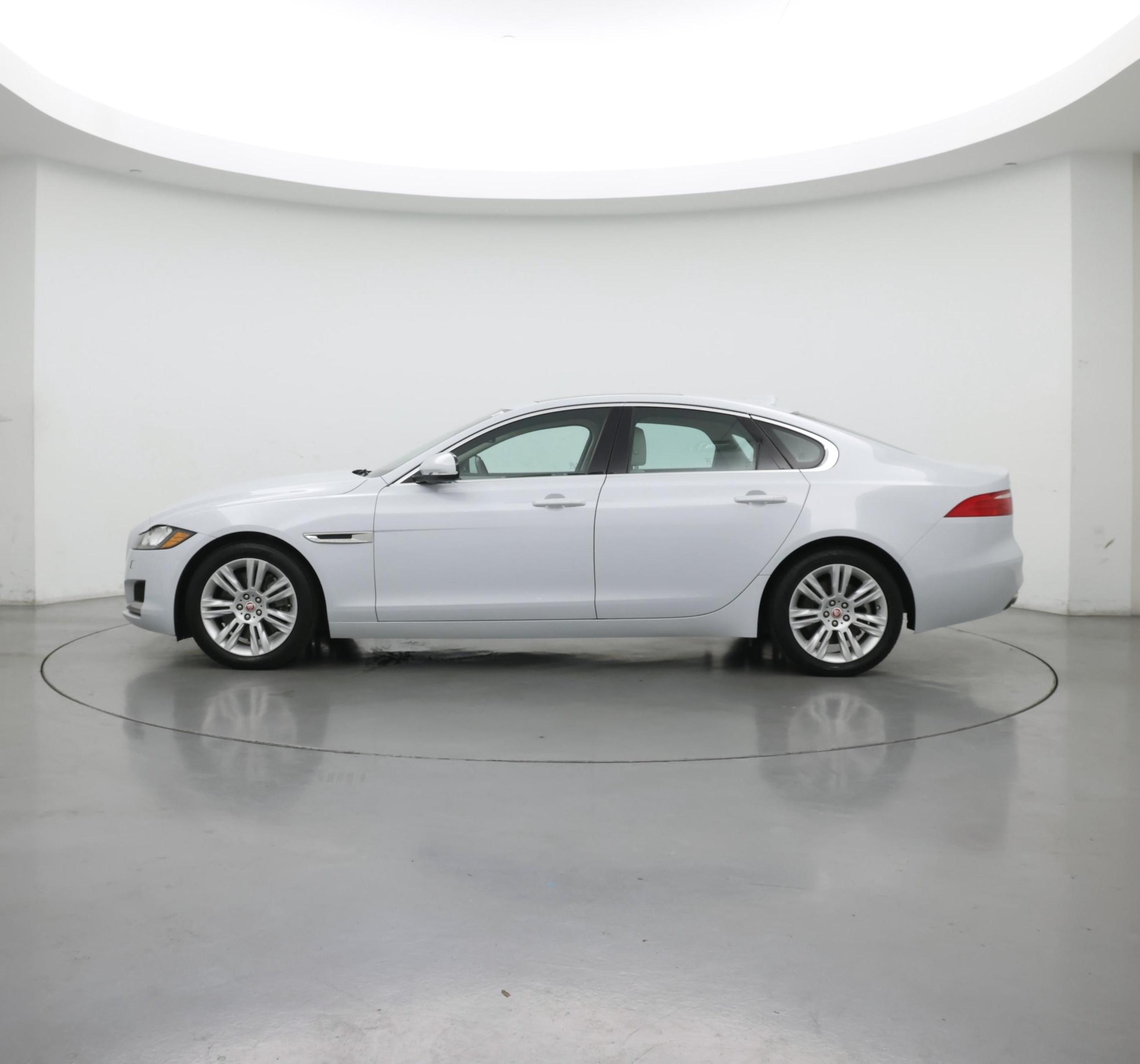 Thumbnail: 2016 Jaguar XF - 3