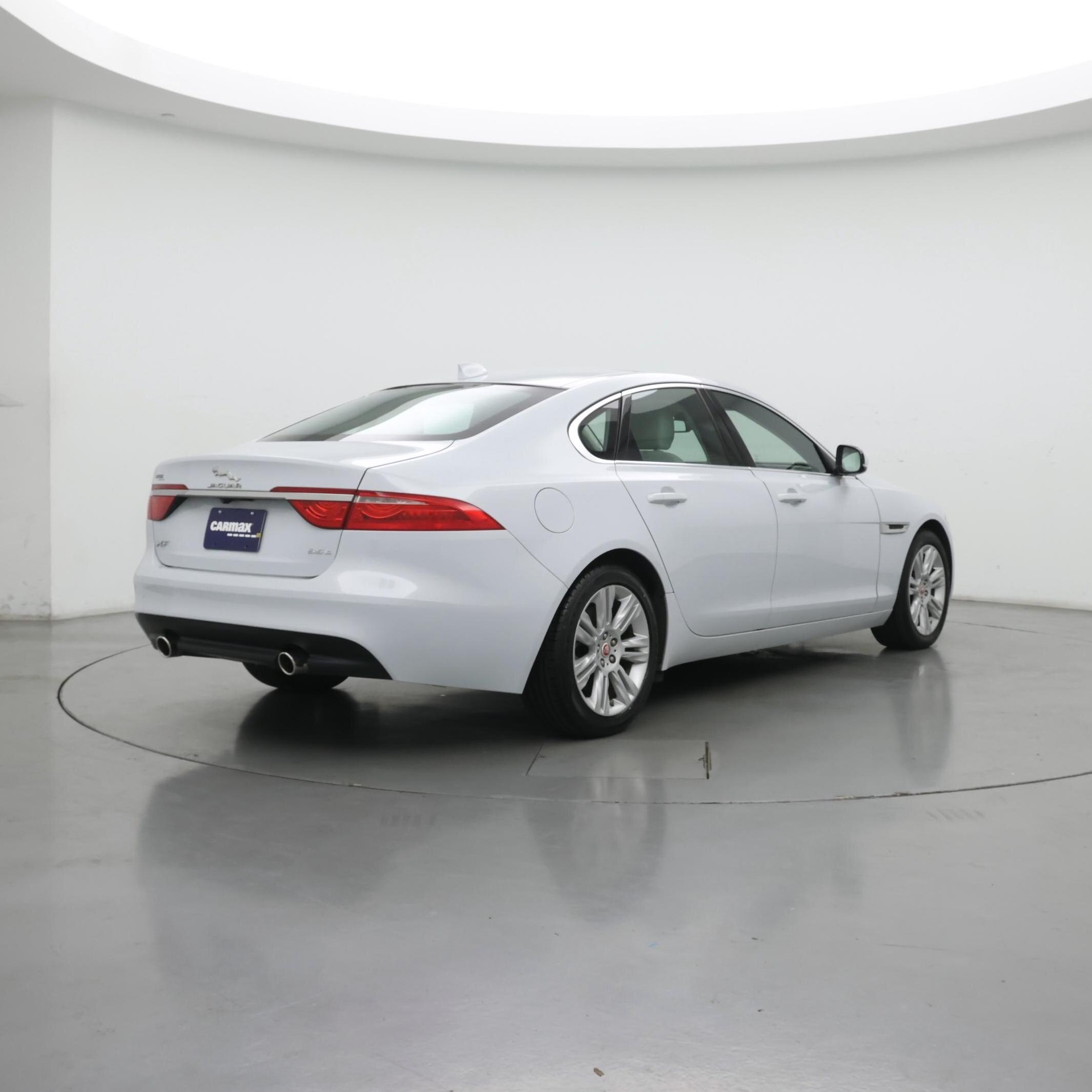 Thumbnail: 2016 Jaguar XF - 8